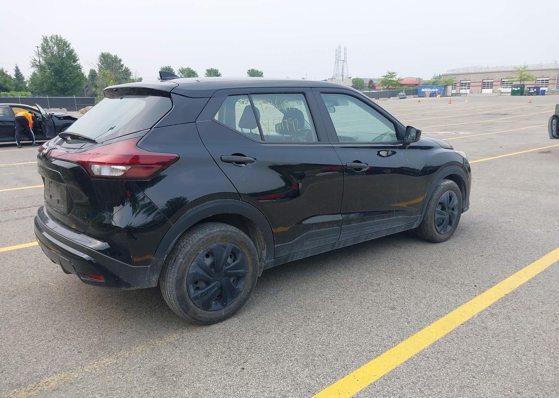 2022 NISSAN KICKS S