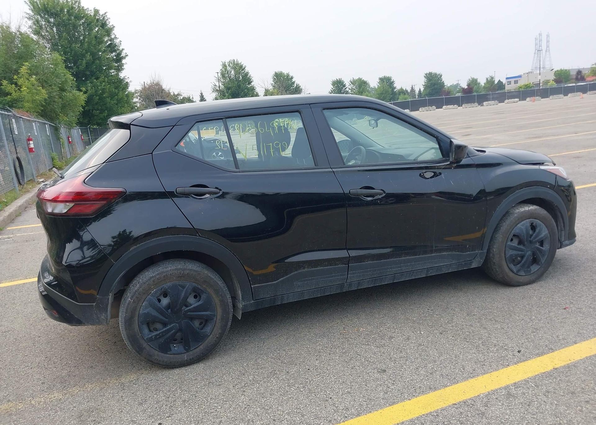 2022 NISSAN KICKS S