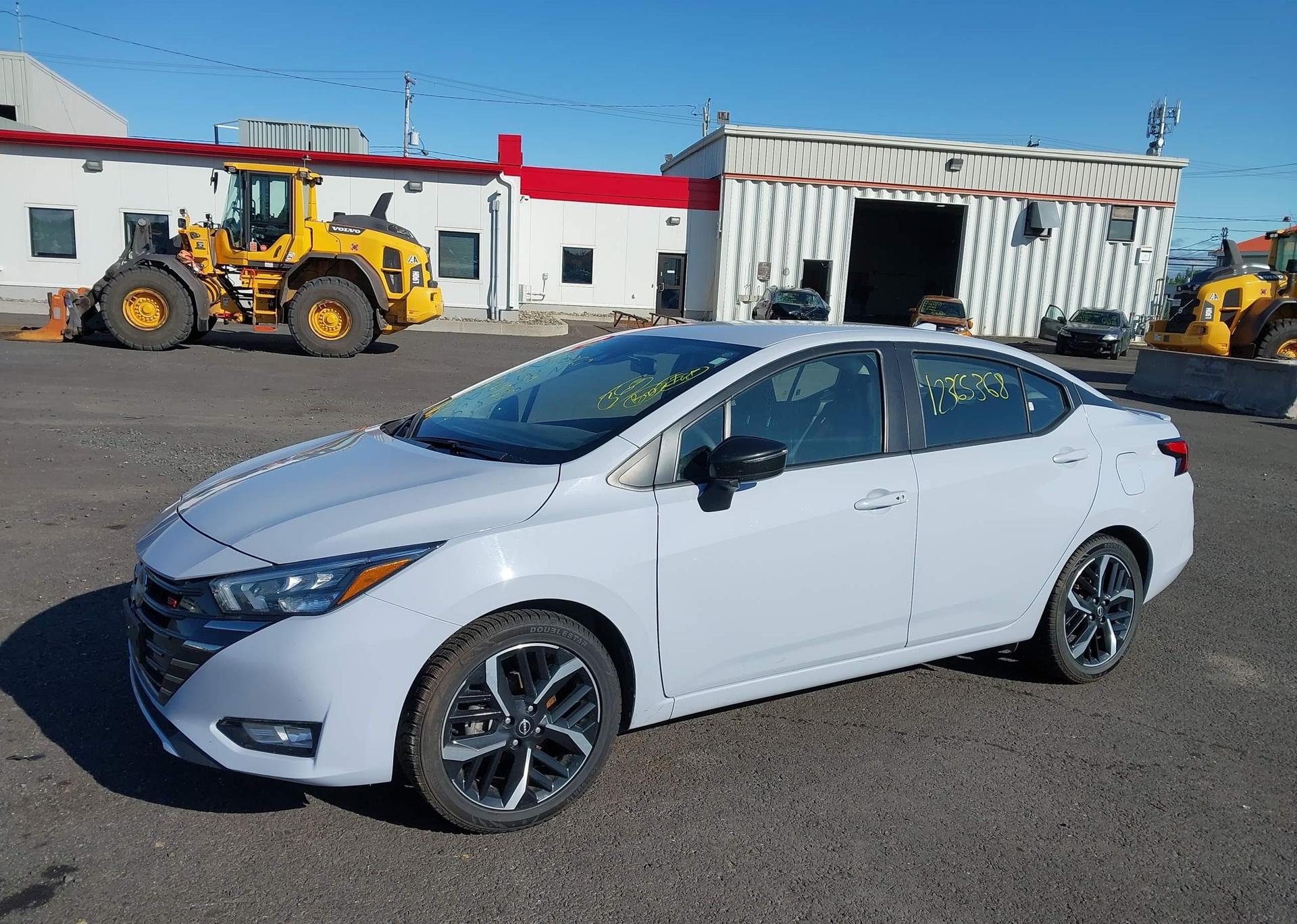 2023 NISSAN VERSA SR