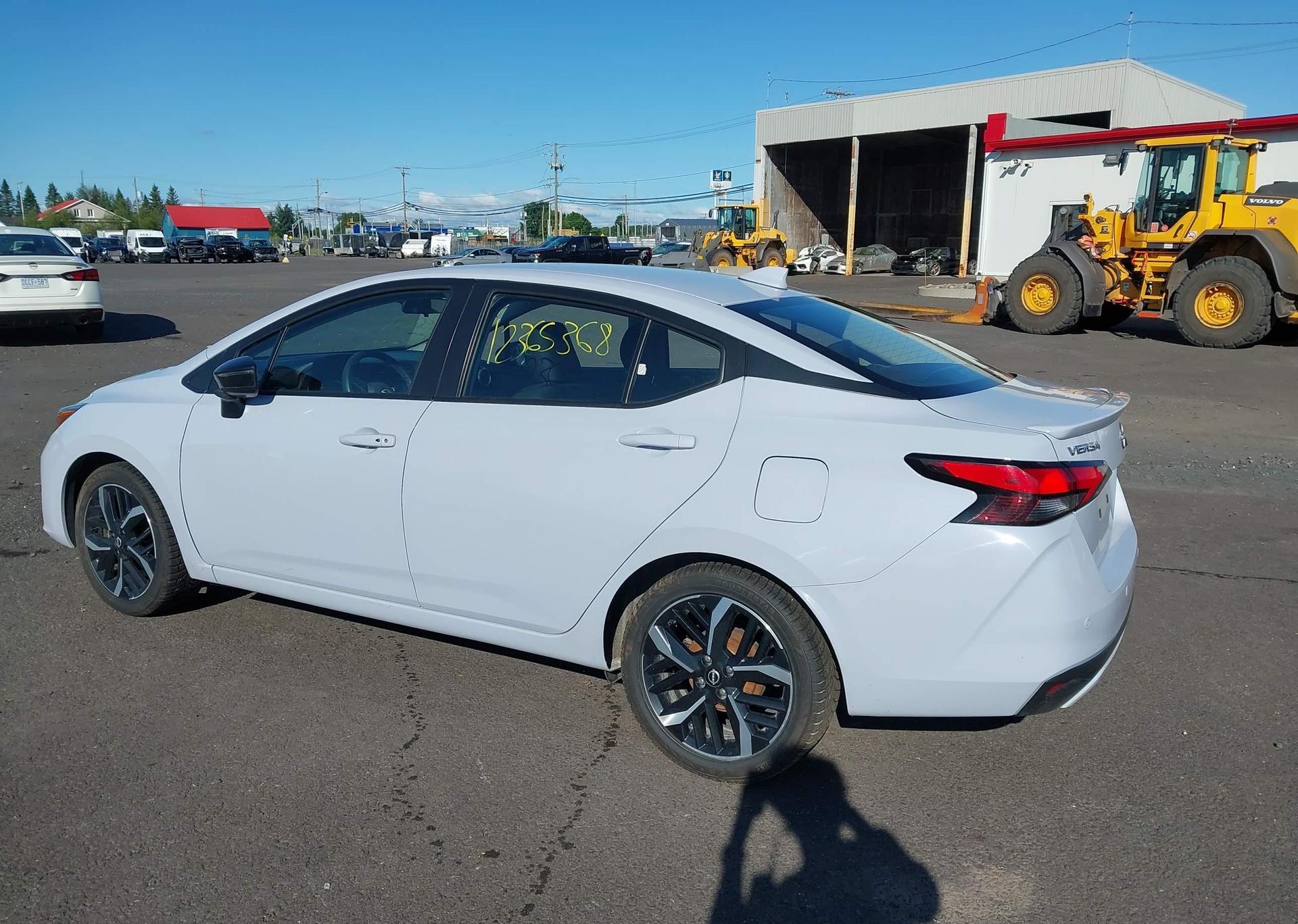2023 NISSAN VERSA SR