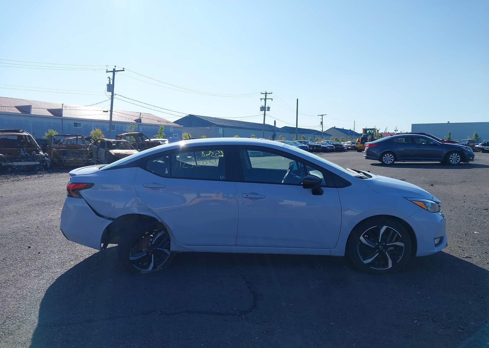 2023 NISSAN VERSA SR