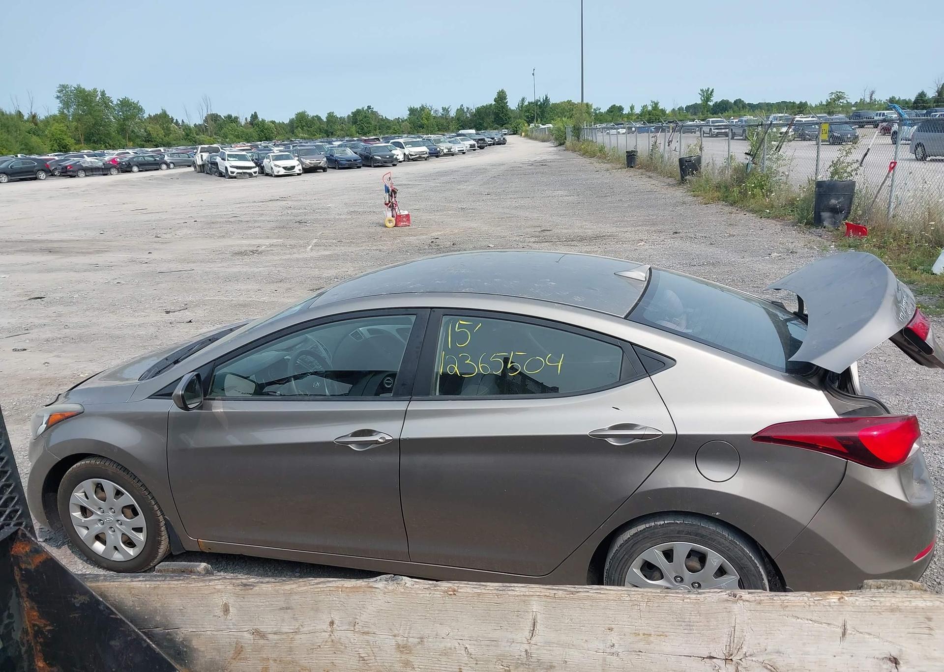 2015 HYUNDAI ELANTRA SE