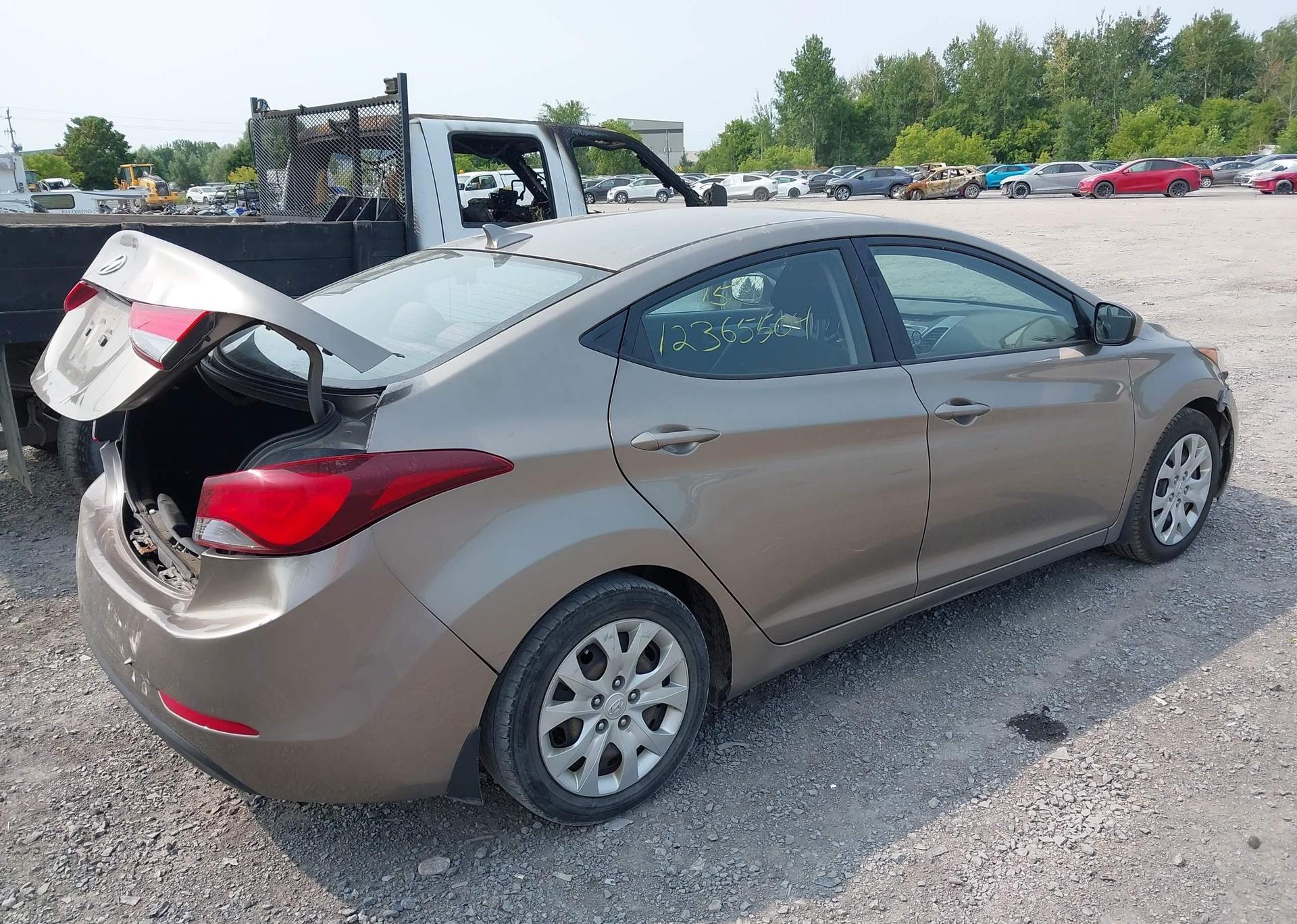 2015 HYUNDAI ELANTRA SE