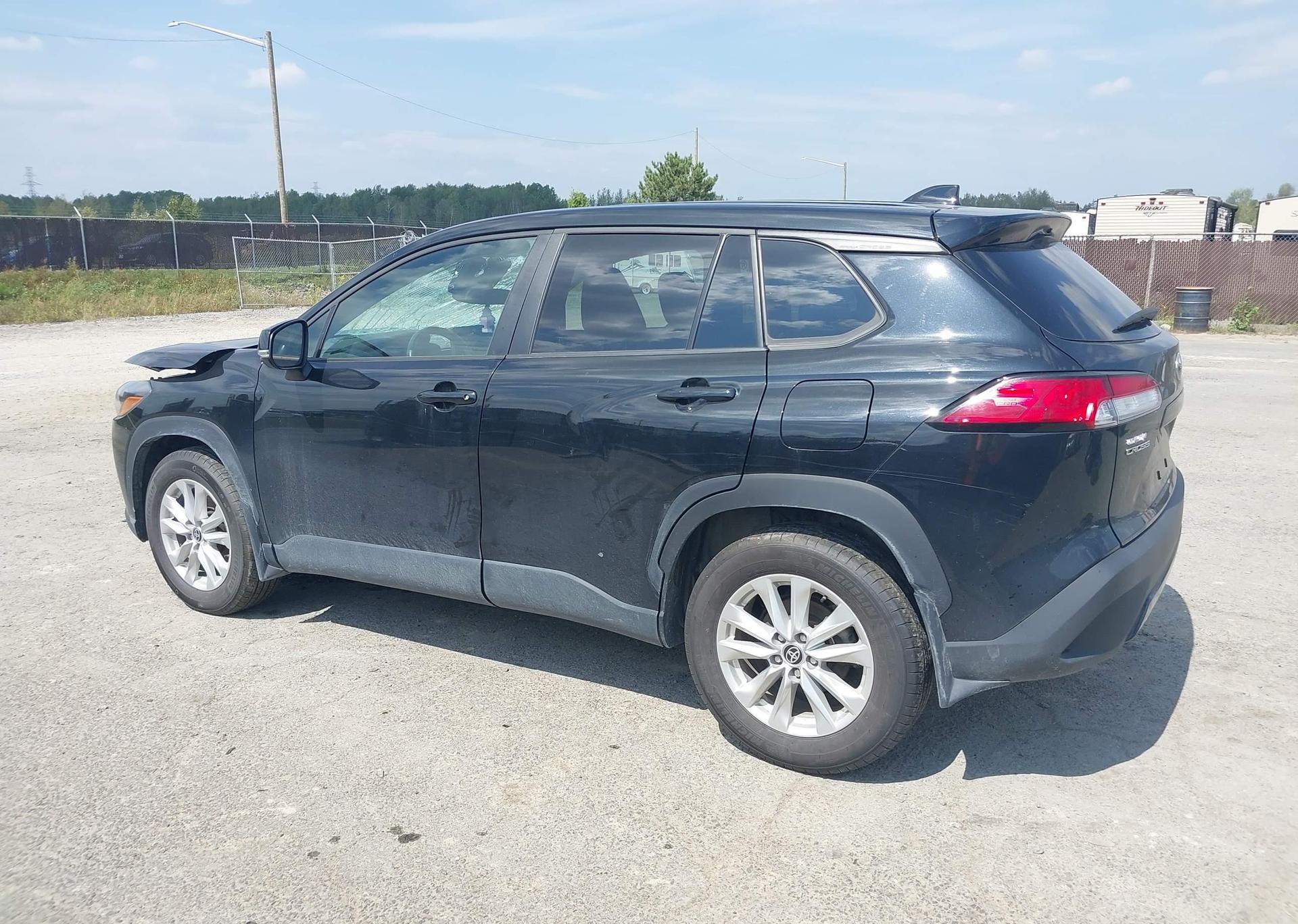 2023 TOYOTA COROLLA CROSS LE