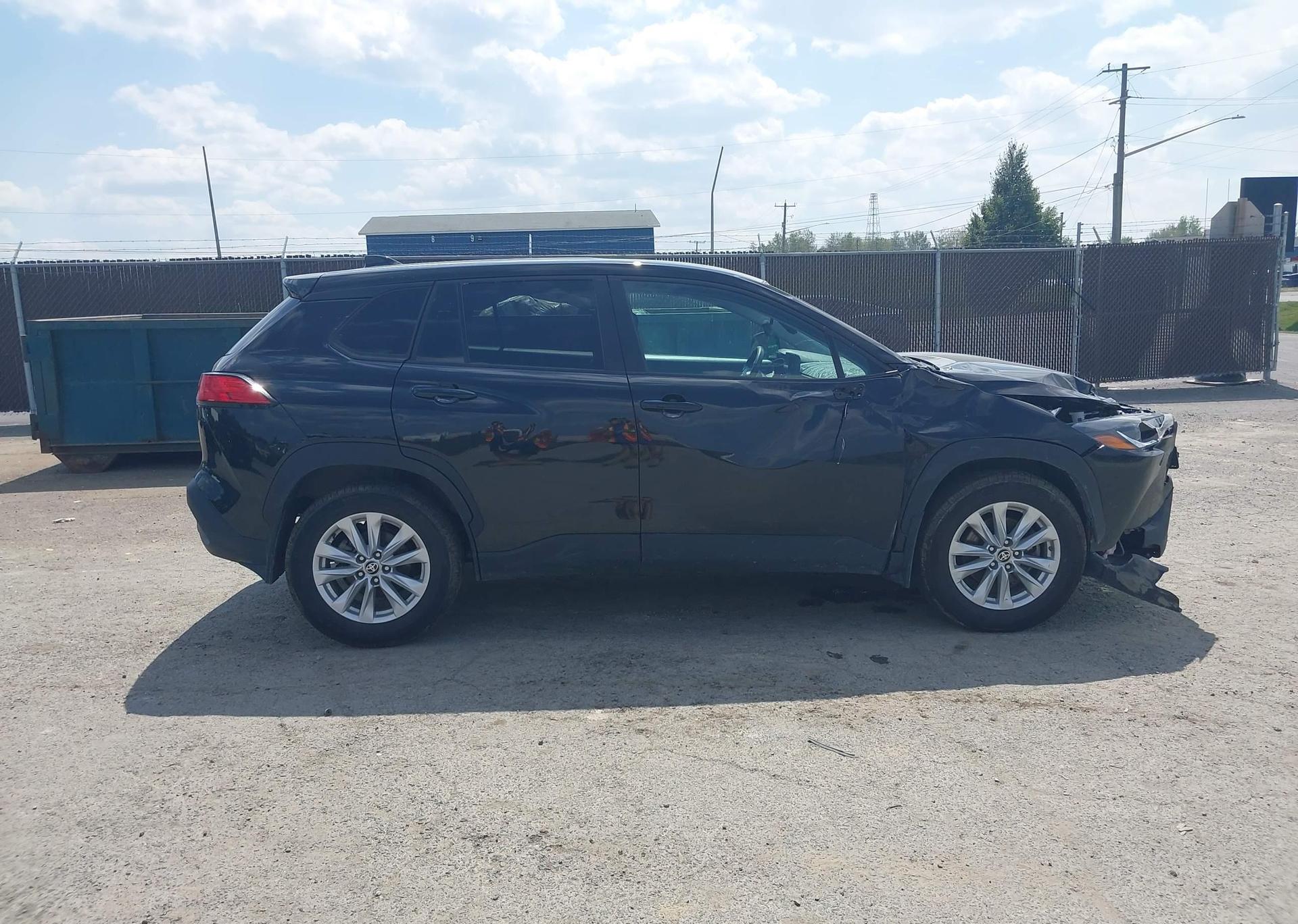 2023 TOYOTA COROLLA CROSS LE
