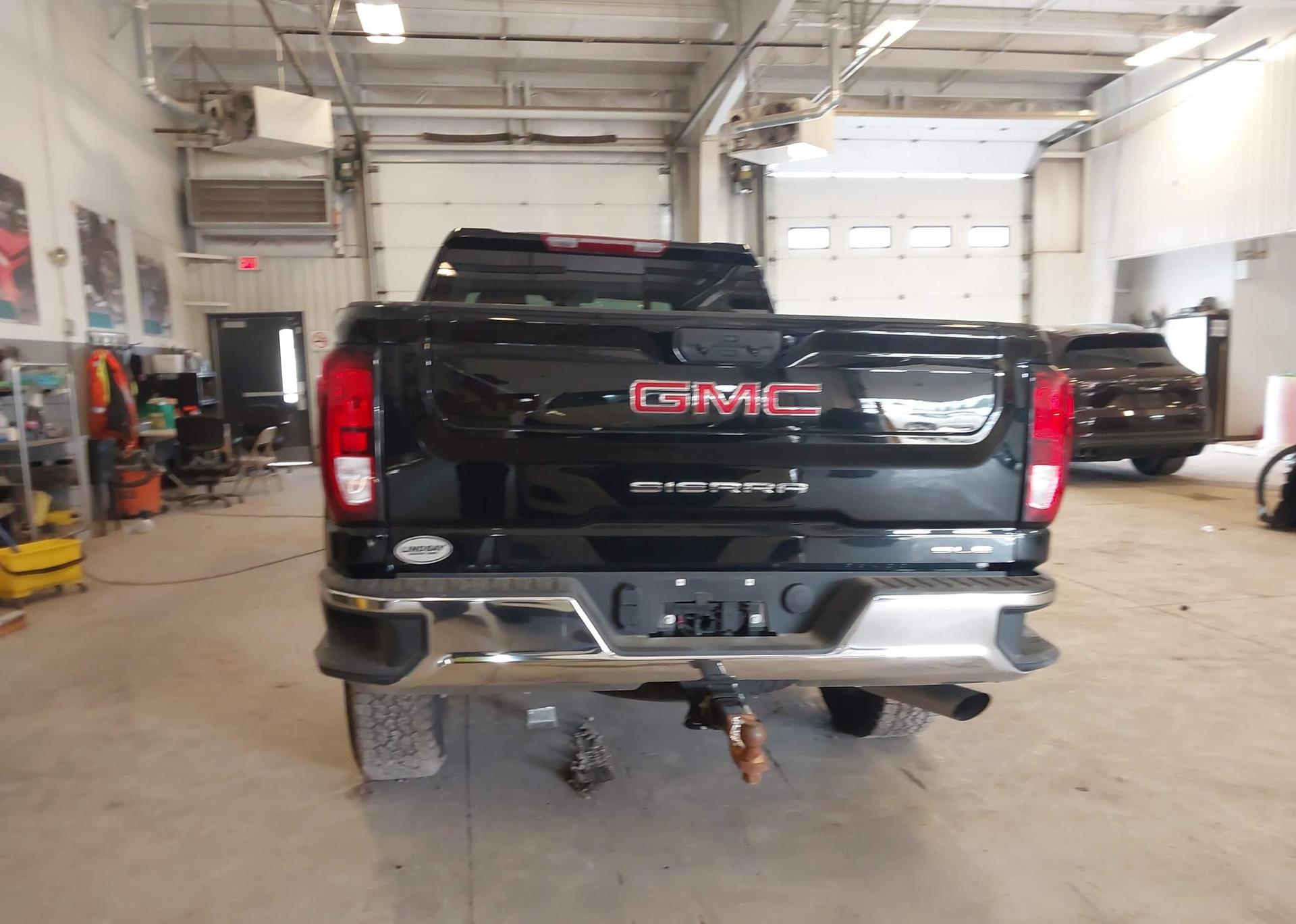 2025 GMC SIERRA K2500 SLE