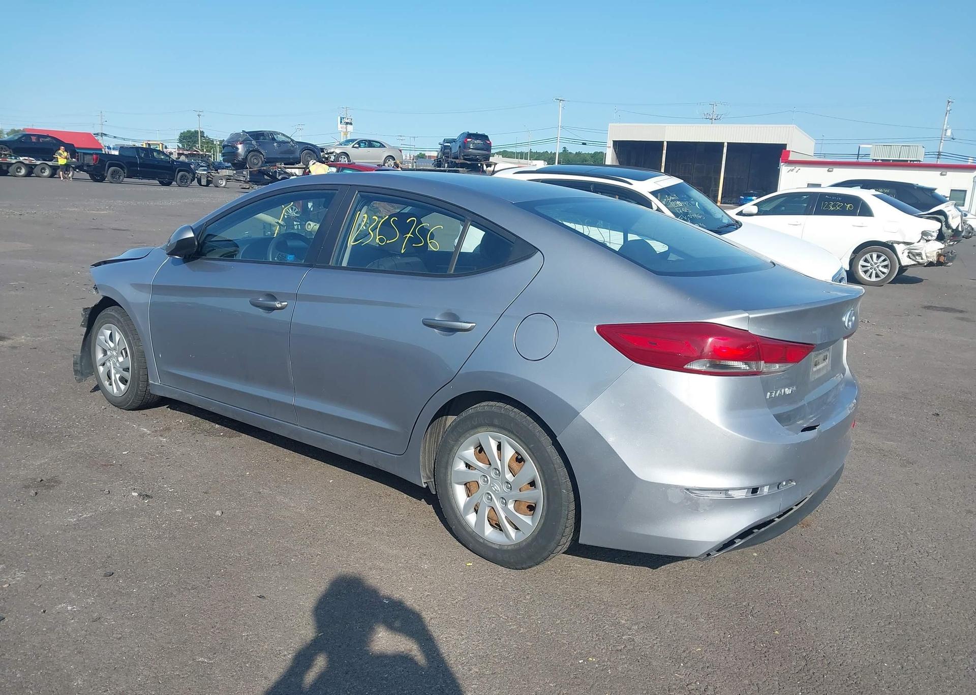 2017 HYUNDAI elantra se