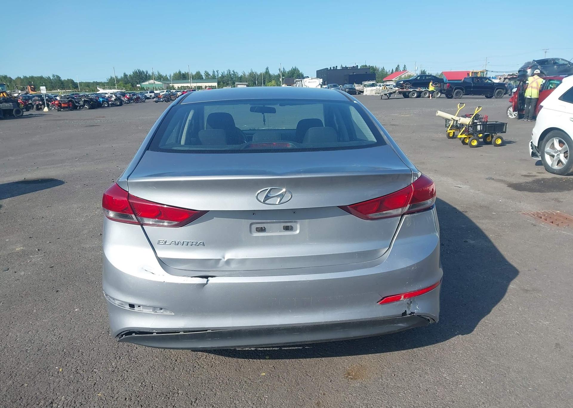 2017 HYUNDAI elantra se