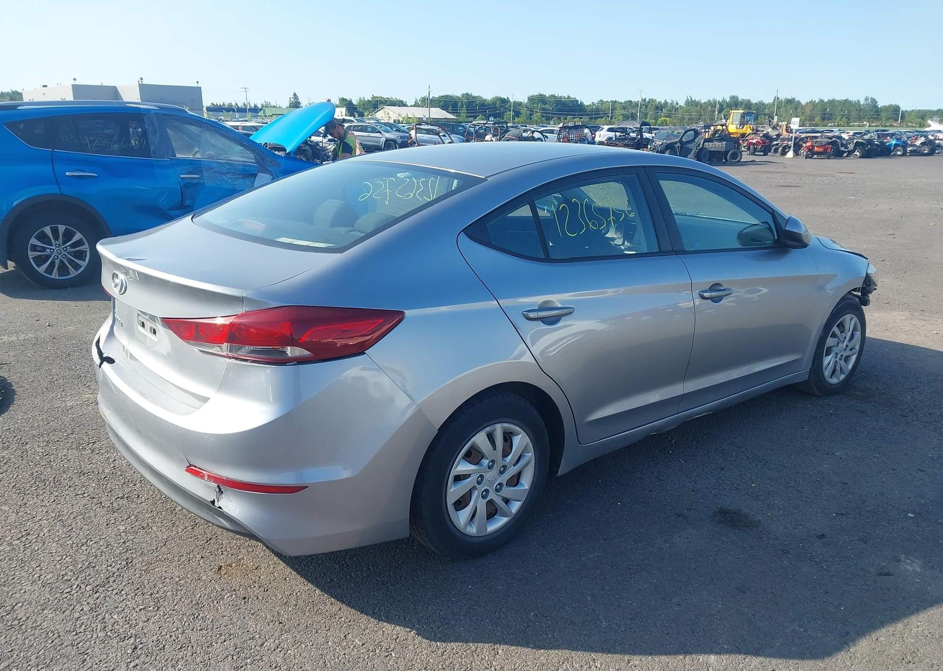 2017 HYUNDAI elantra se