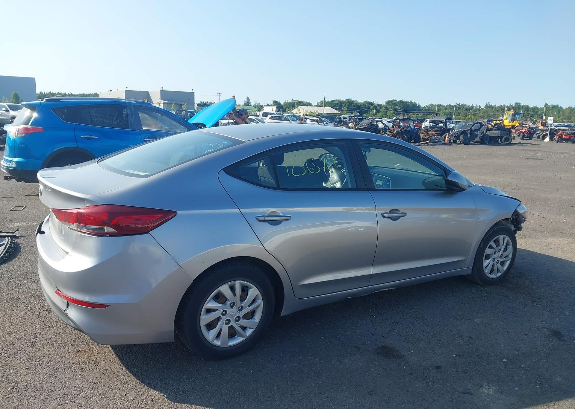 2017 HYUNDAI elantra se
