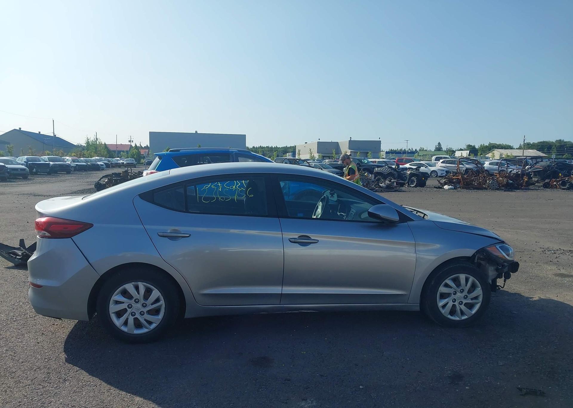 2017 HYUNDAI elantra se