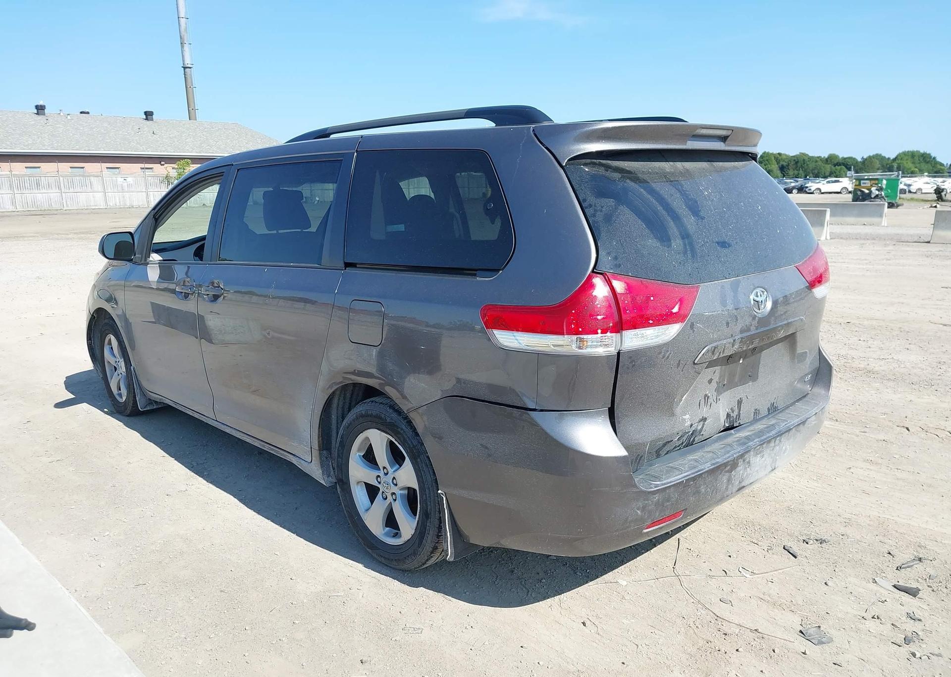 2014 TOYOTA SIENNA LE V6