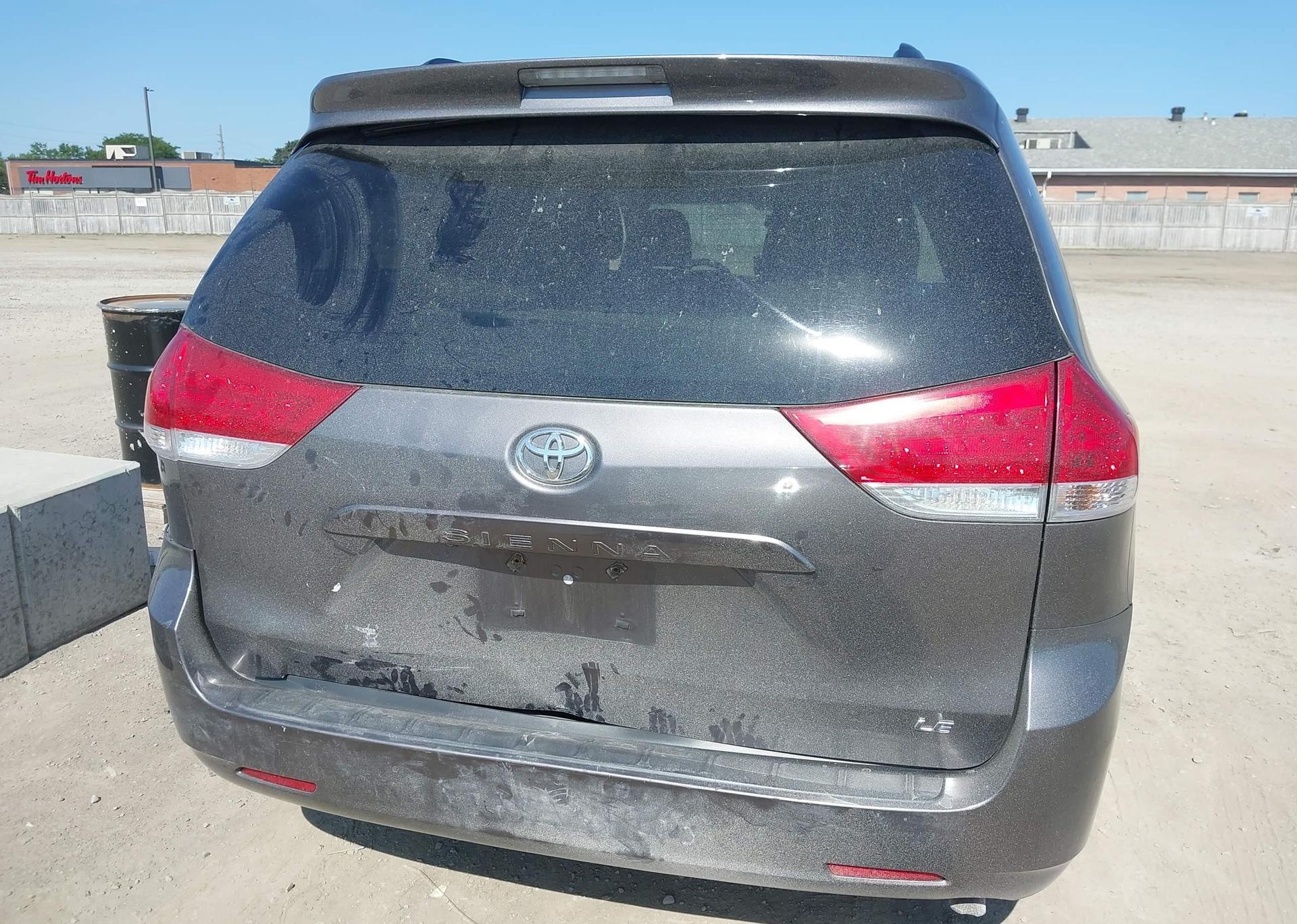 2014 TOYOTA SIENNA LE V6