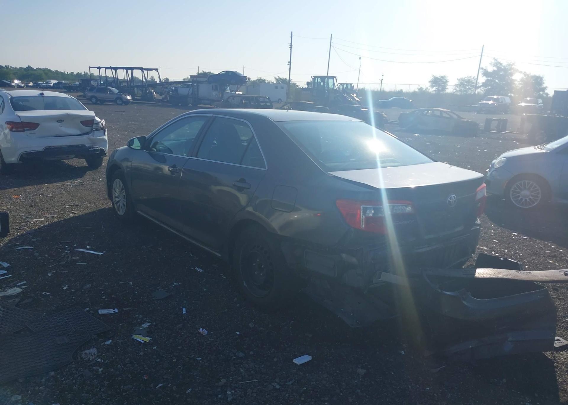 2013 TOYOTA CAMRY LE