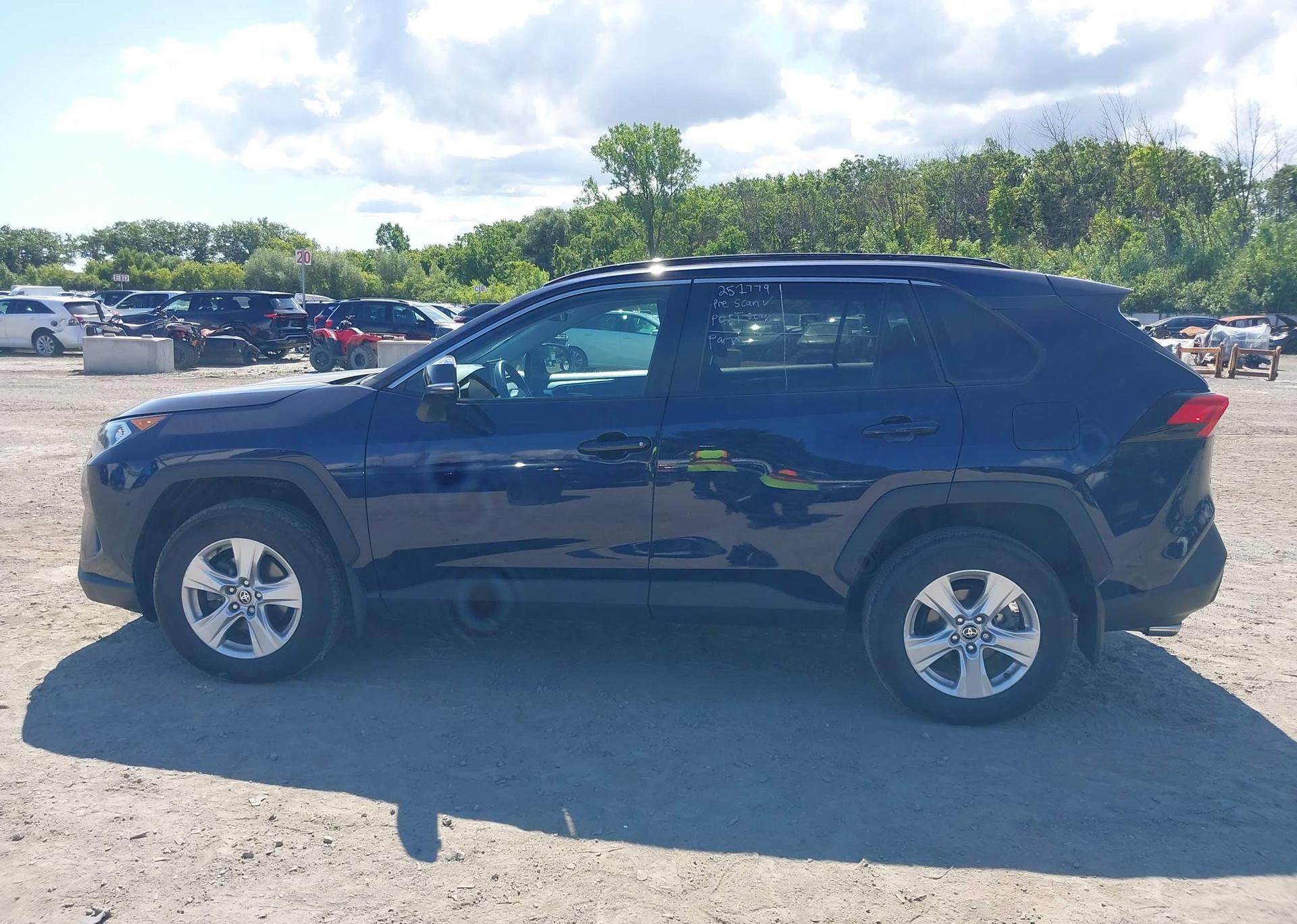 2021 TOYOTA RAV4 XLE