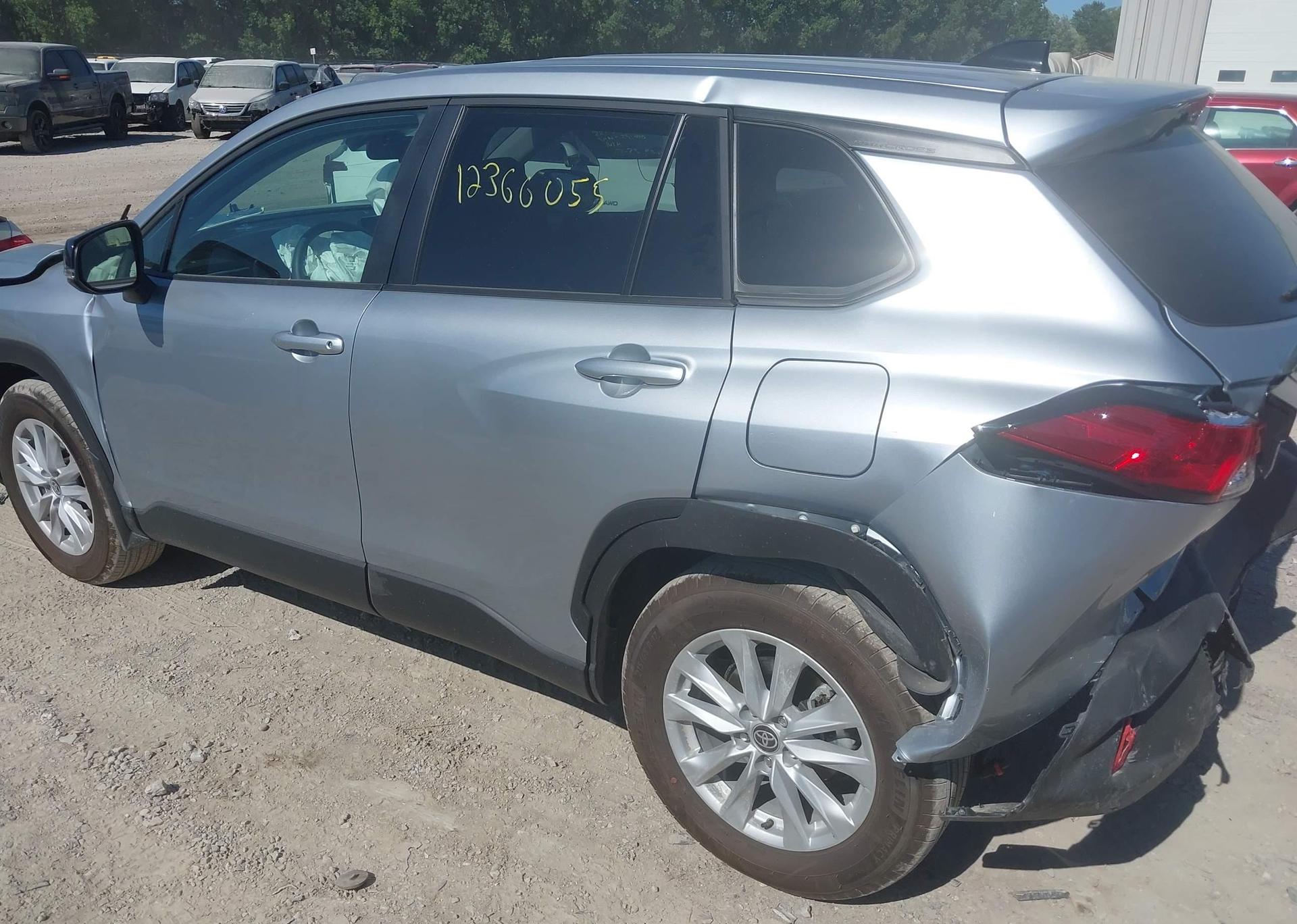 2025 TOYOTA COROLLA CROSS LE