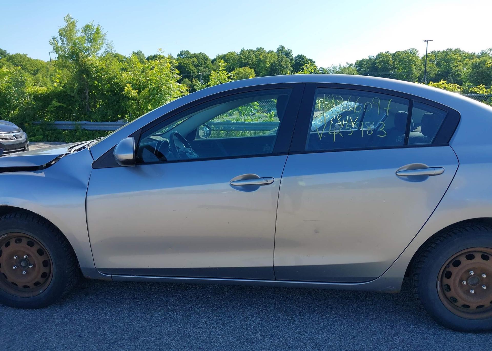 2011 MAZDA 3 I