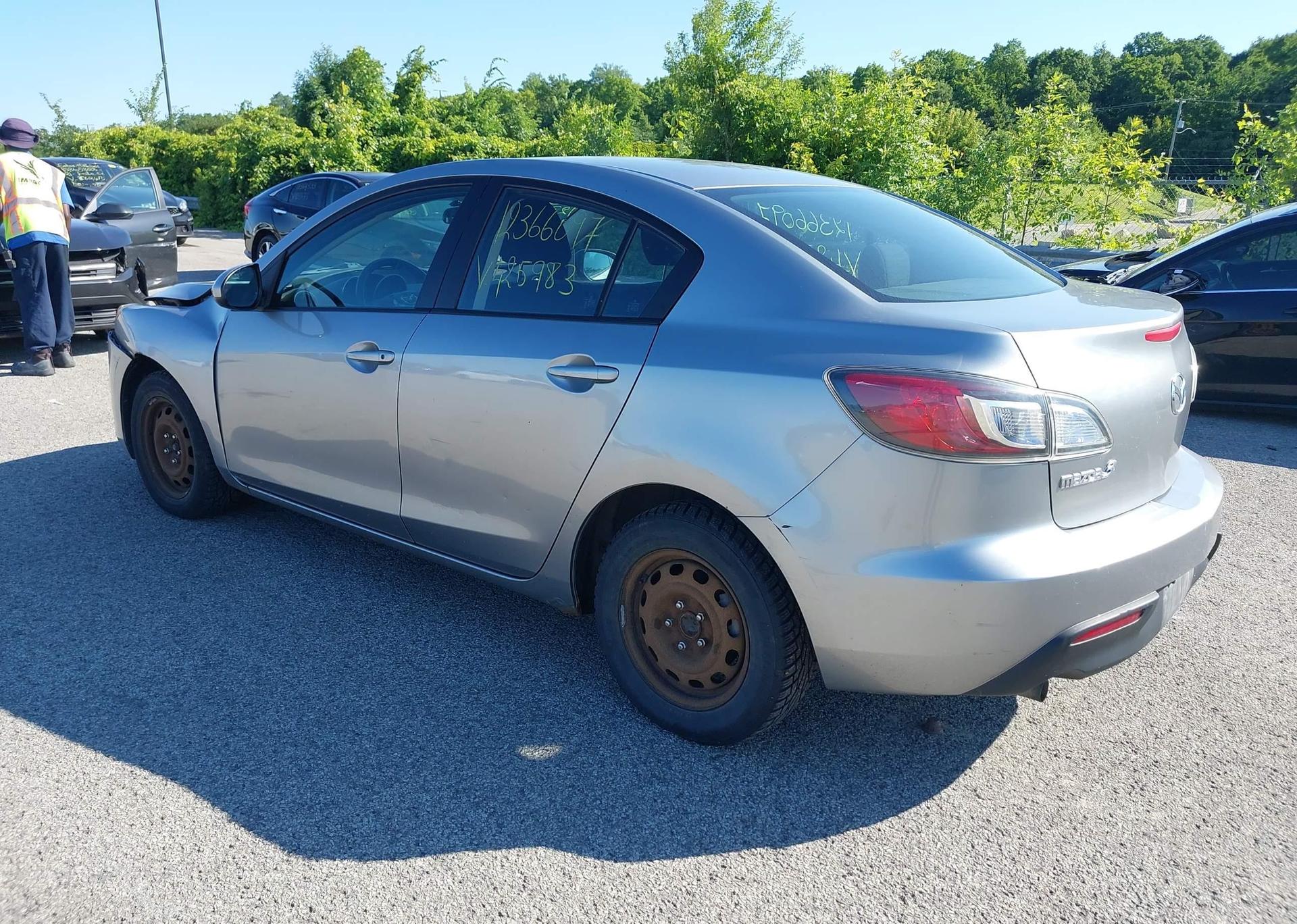 2011 MAZDA 3 I