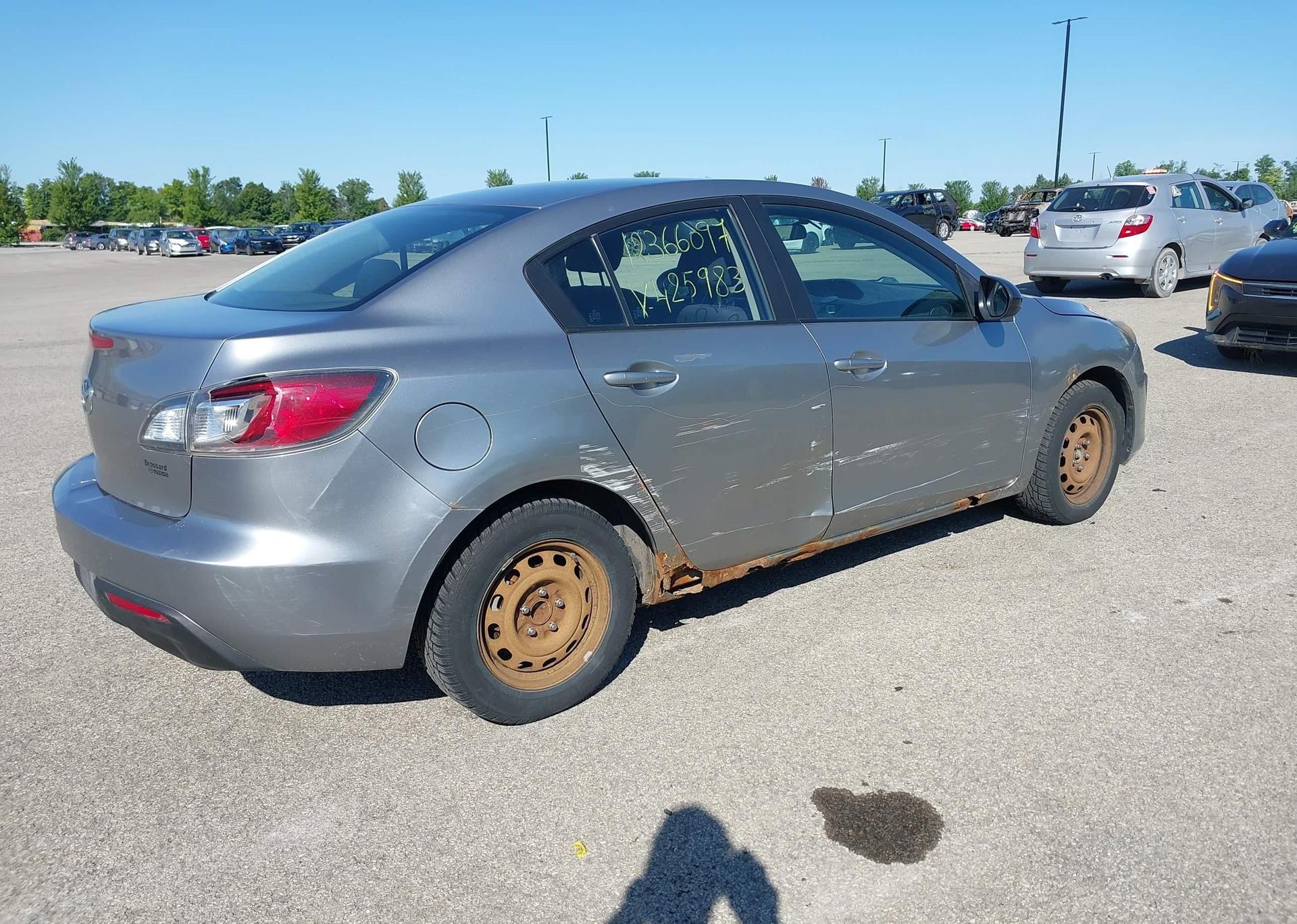 2011 MAZDA 3 I