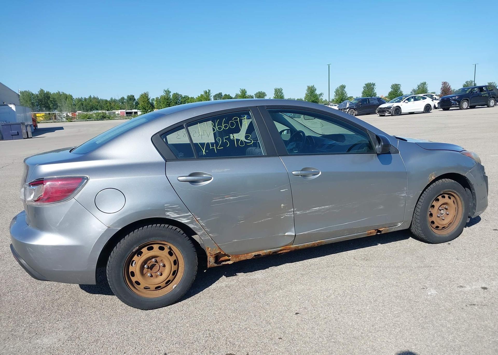 2011 MAZDA 3 I