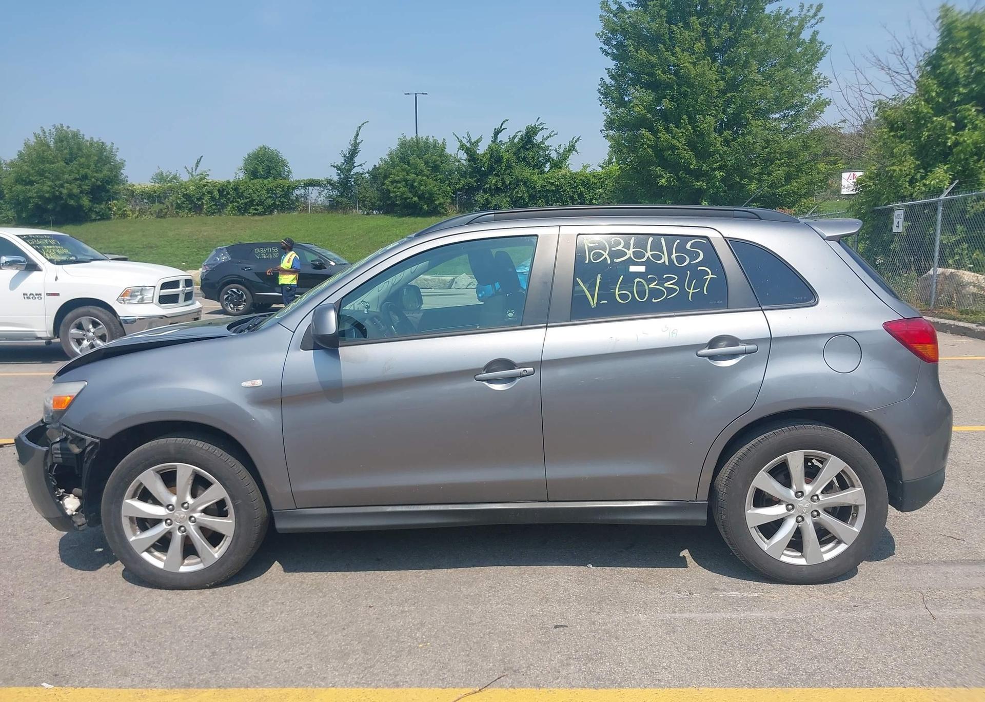 2015 MITSUBISHI RVR