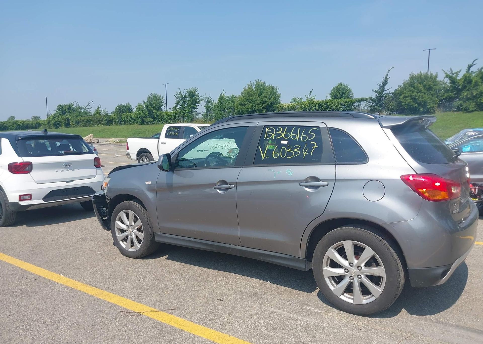 2015 MITSUBISHI RVR