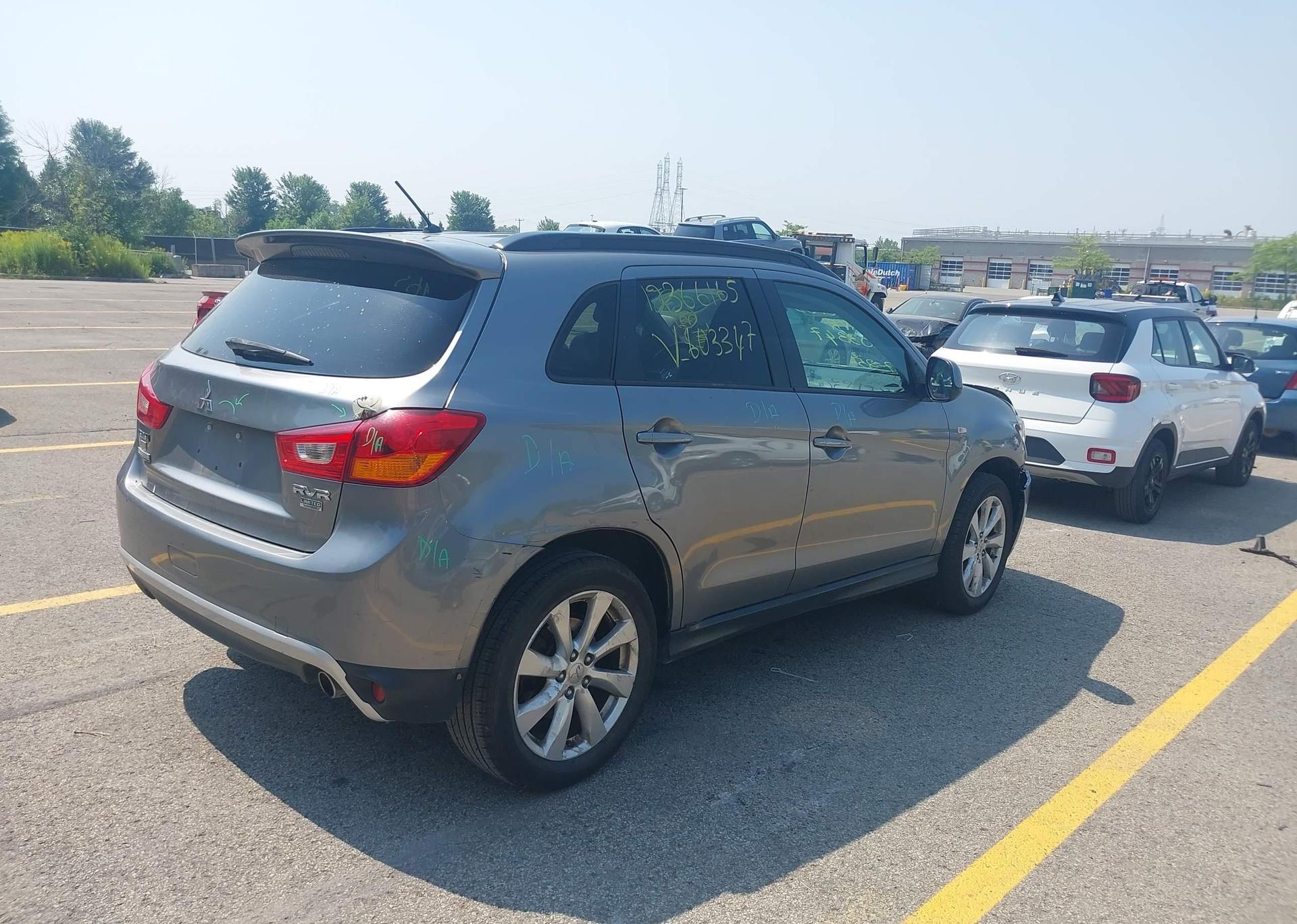 2015 MITSUBISHI RVR