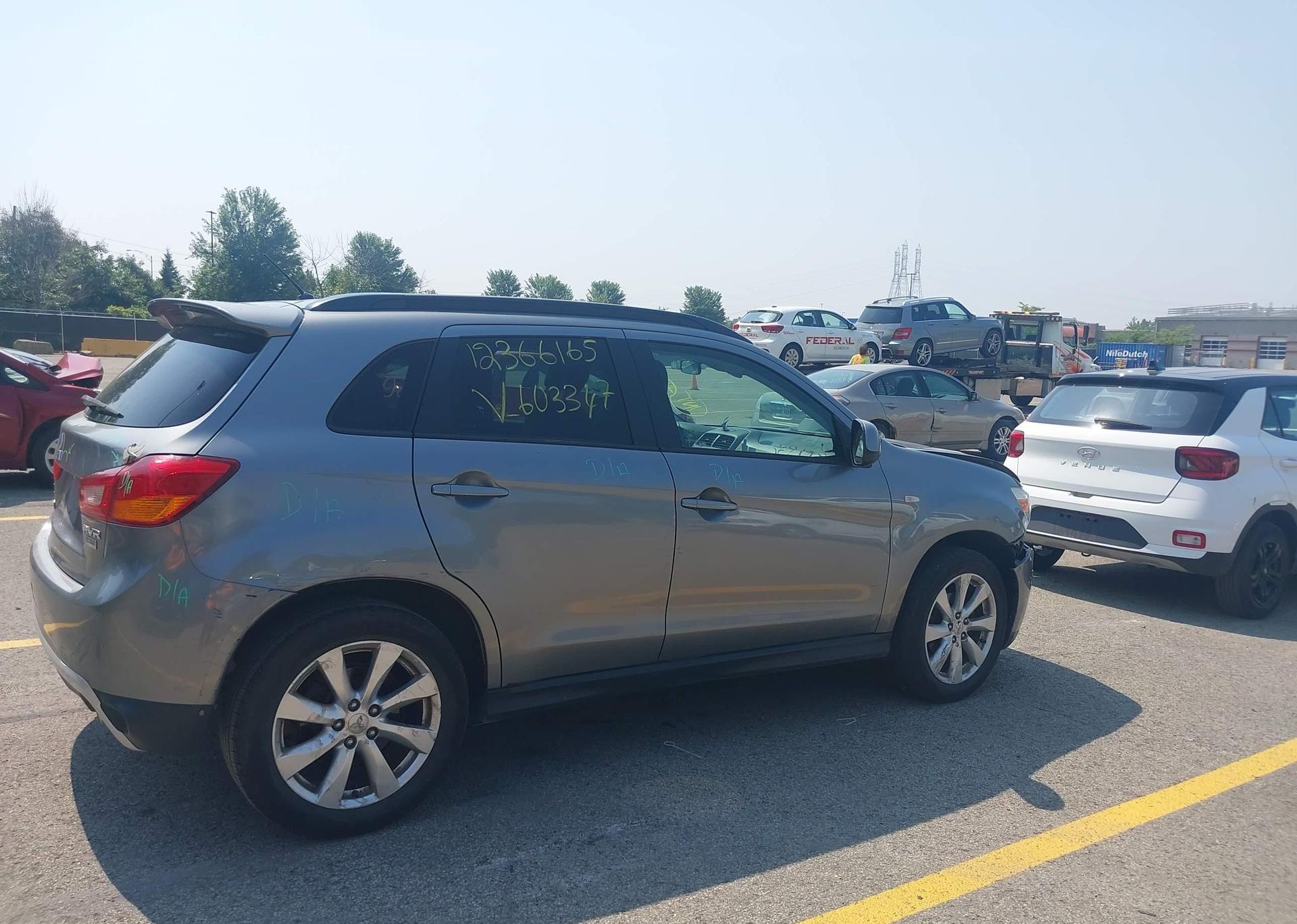 2015 MITSUBISHI RVR