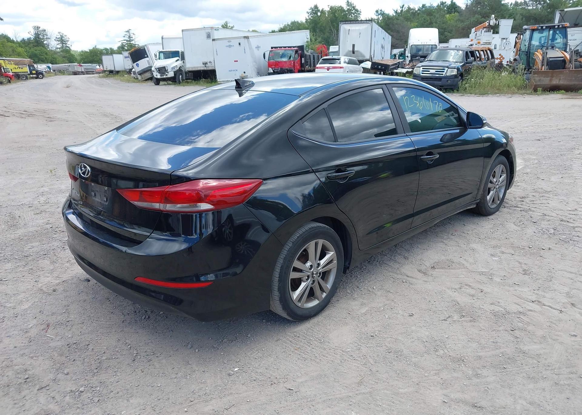 2017 HYUNDAI ELANTRA SE