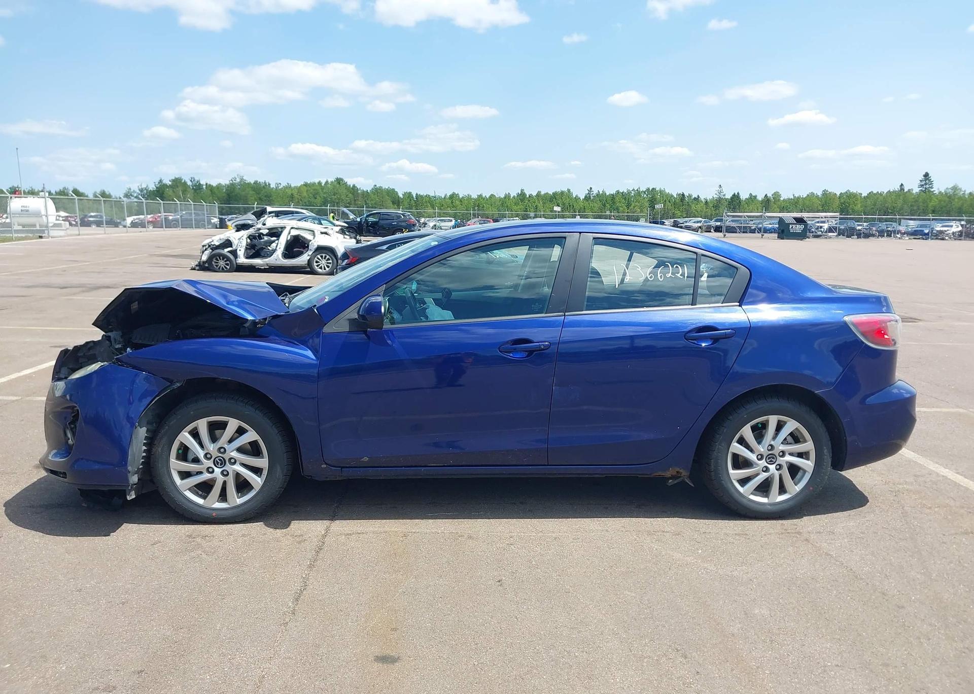 2013 MAZDA MAZDA3 GS-SKY