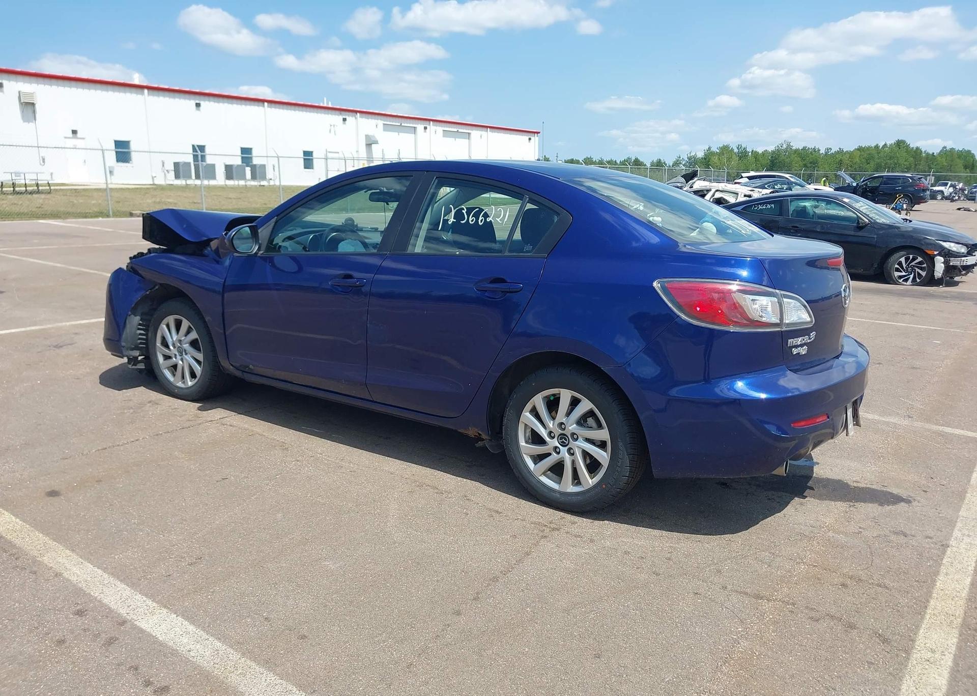 2013 MAZDA MAZDA3 GS-SKY