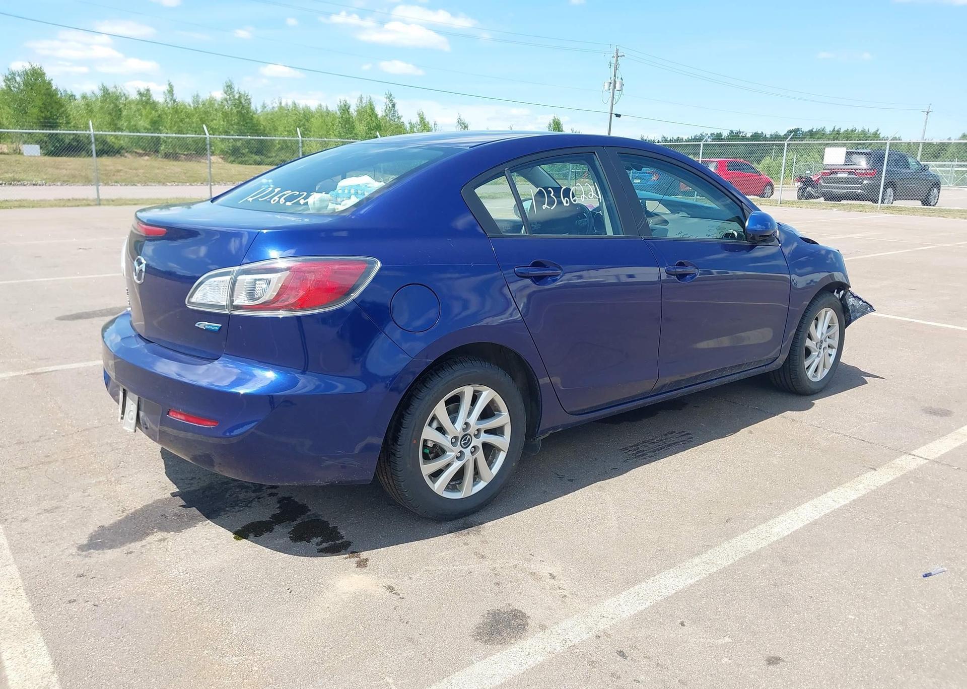 2013 MAZDA MAZDA3 GS-SKY