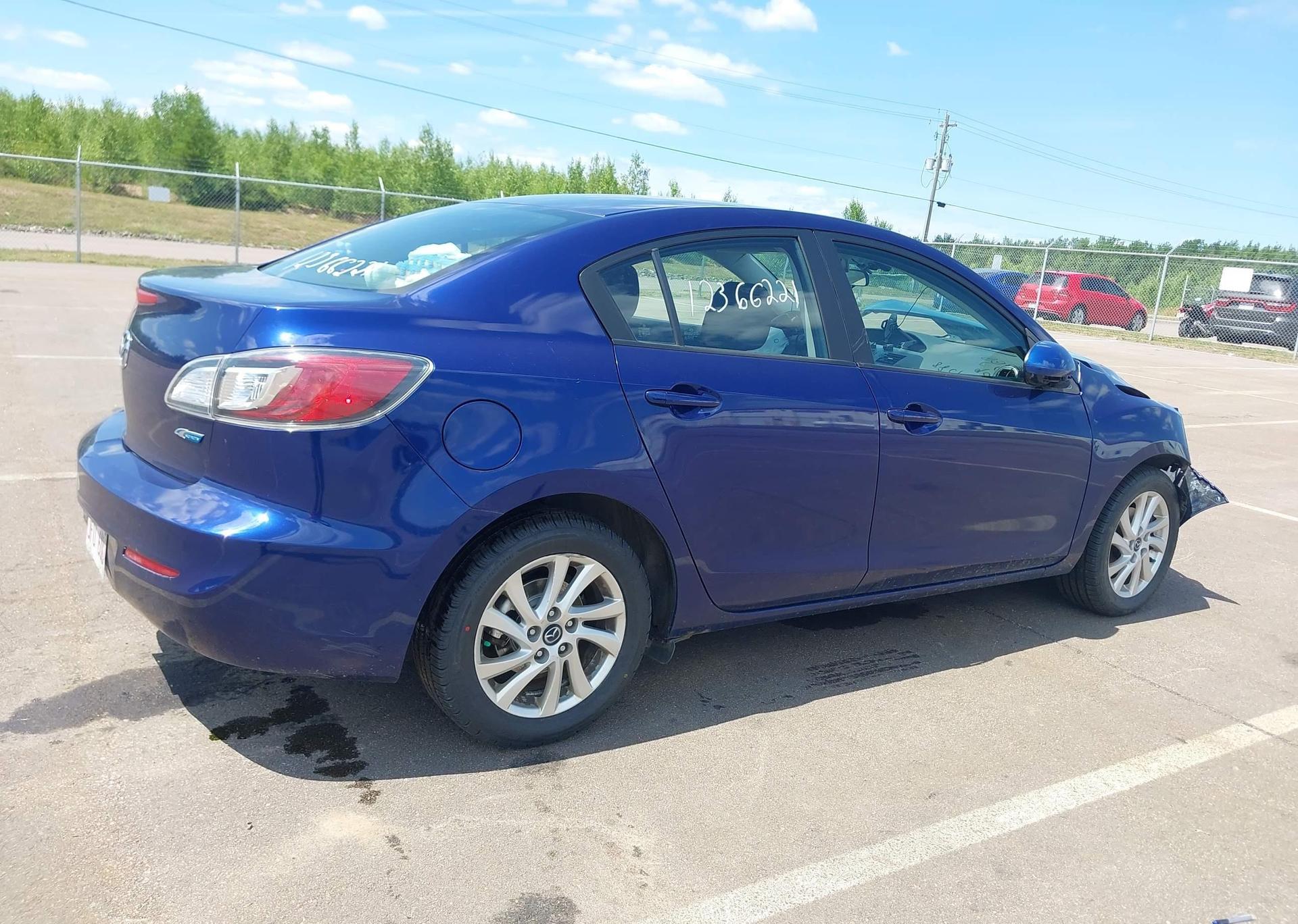2013 MAZDA MAZDA3 GS-SKY