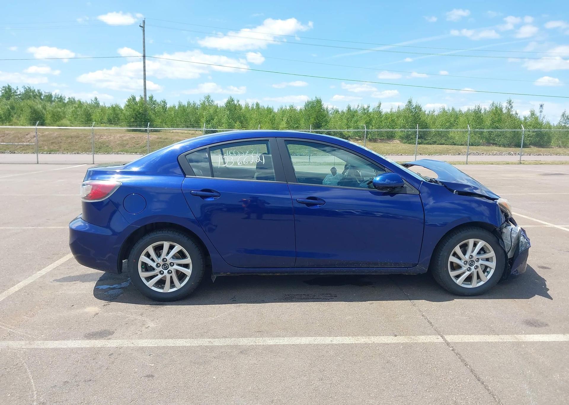 2013 MAZDA MAZDA3 GS-SKY