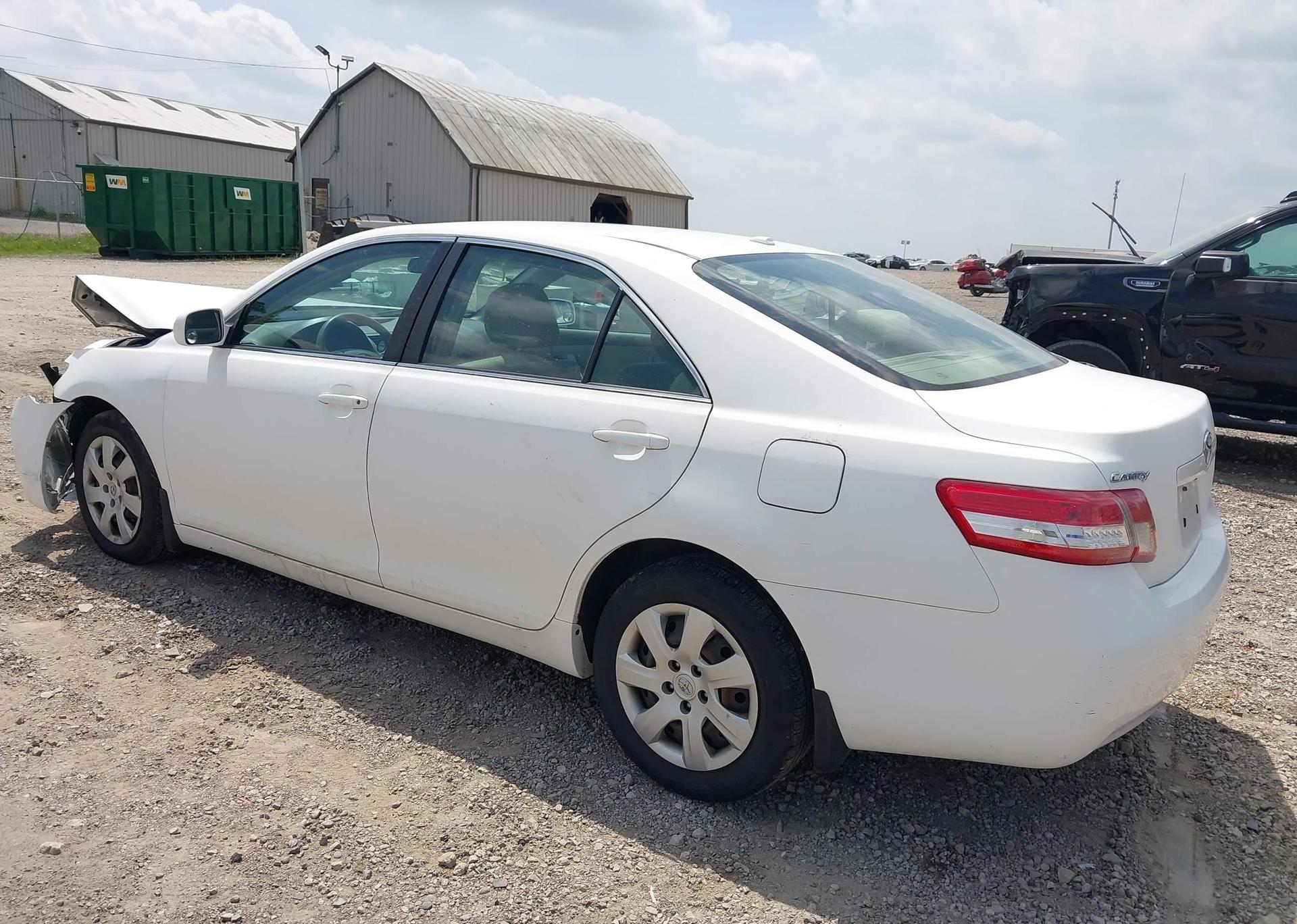 2011 TOYOTA CAMRY LE