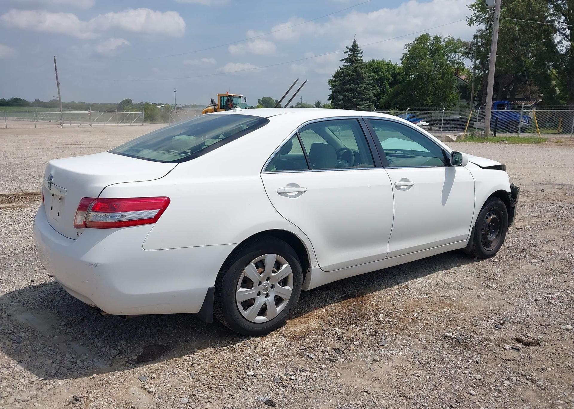 2011 TOYOTA CAMRY LE