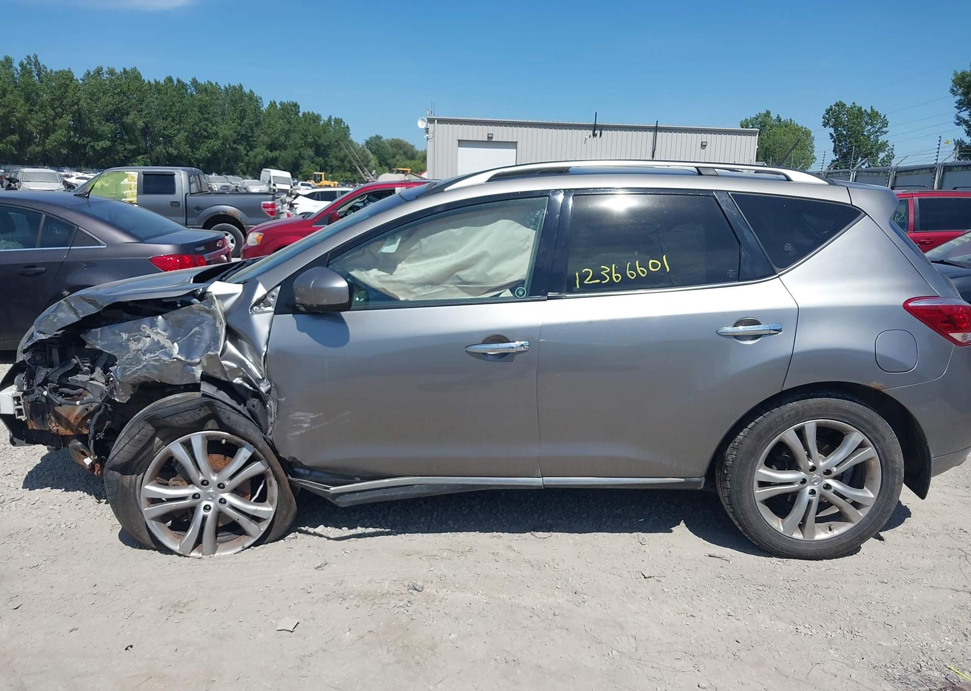 2011 NISSAN MURANO LE