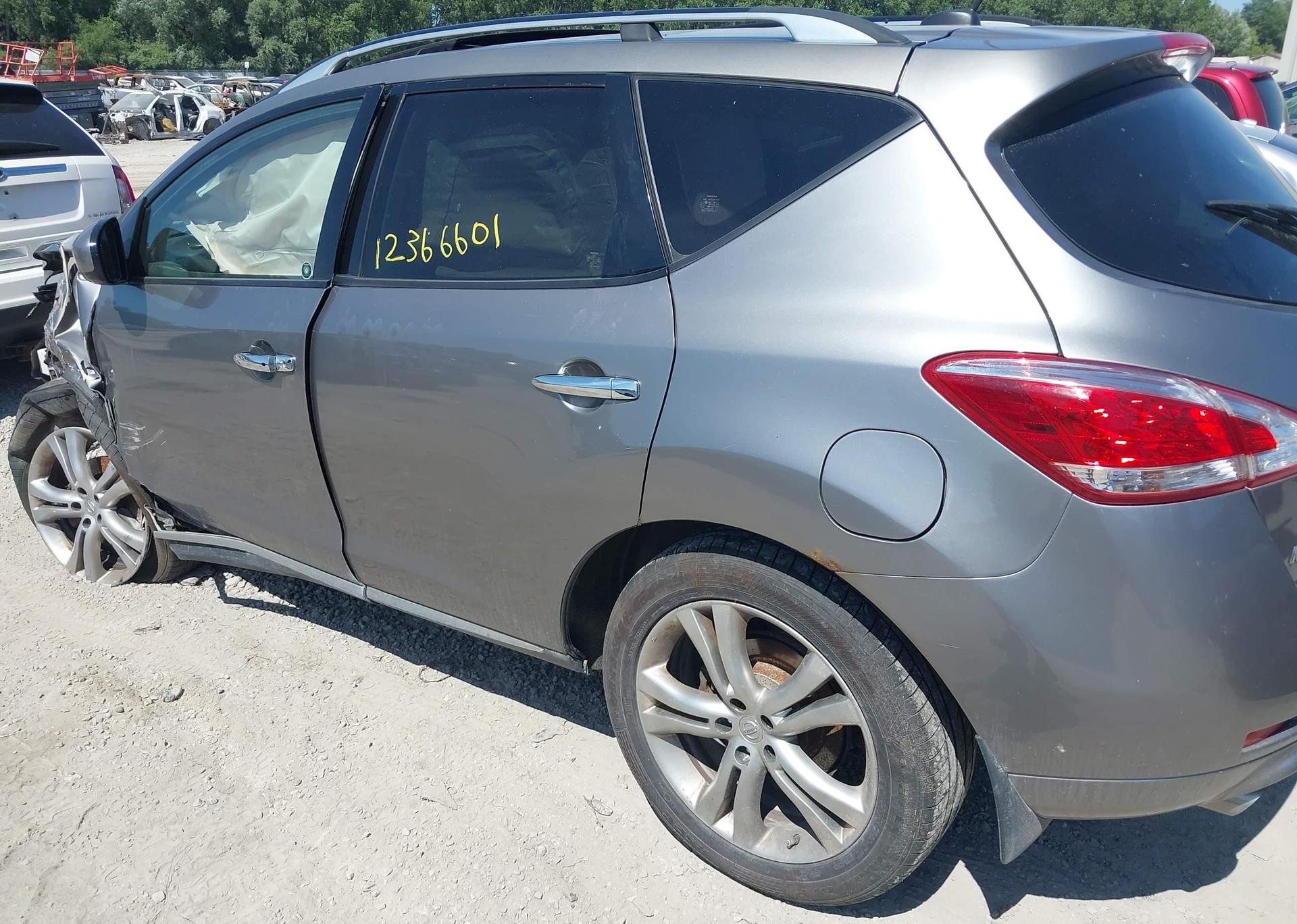 2011 NISSAN MURANO LE