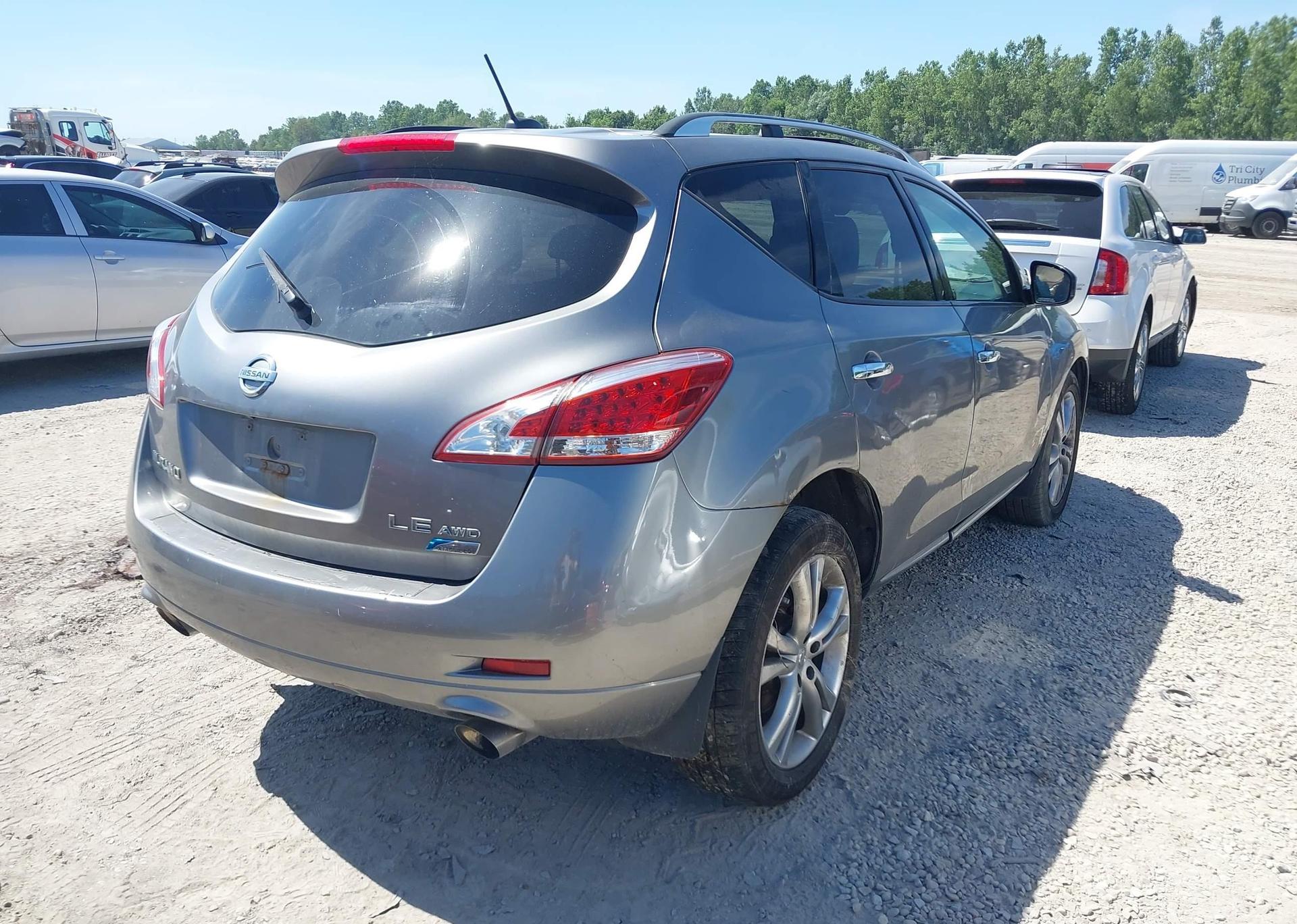 2011 NISSAN MURANO LE