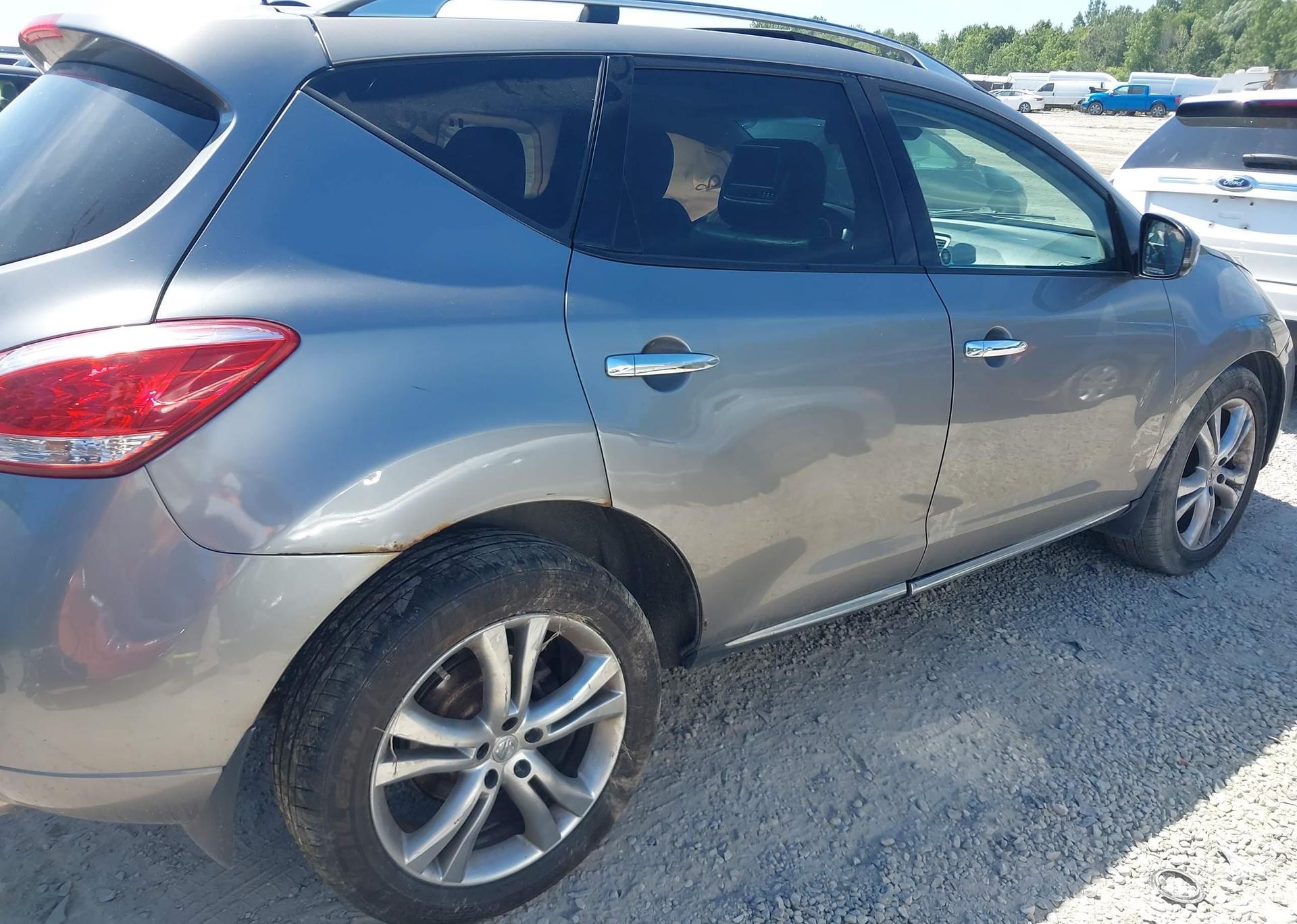 2011 NISSAN MURANO LE