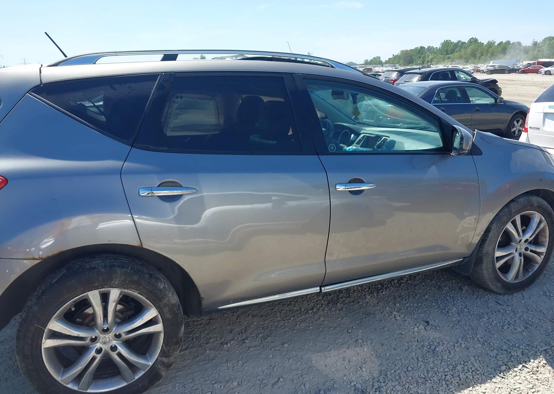 2011 NISSAN MURANO LE