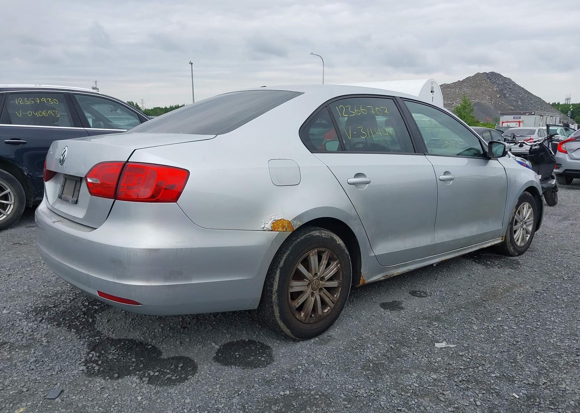 2011 VOLKSWAGEN JETTA