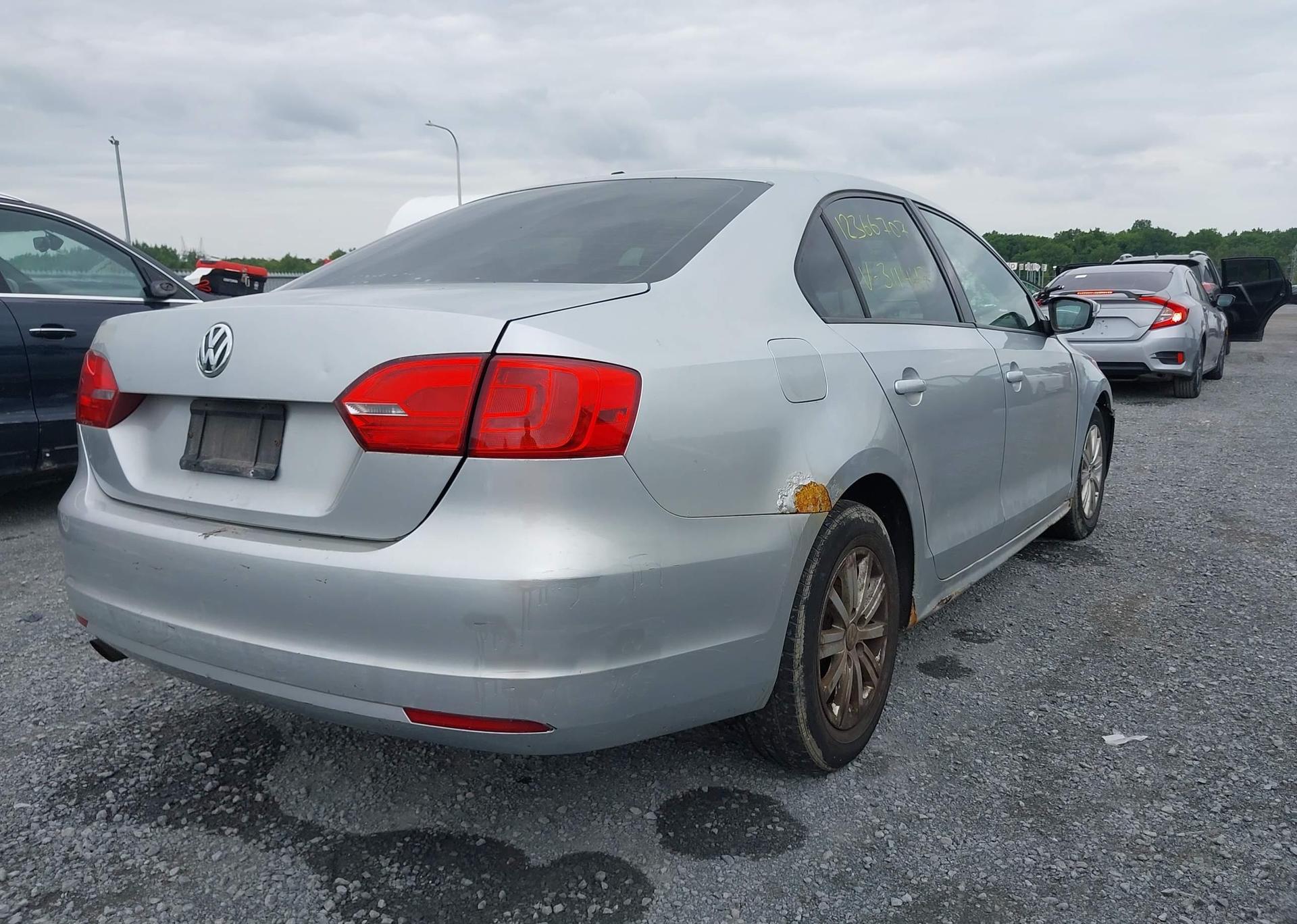 2011 VOLKSWAGEN JETTA