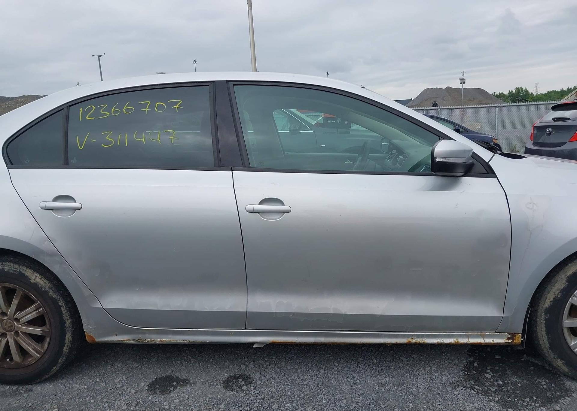 2011 VOLKSWAGEN JETTA