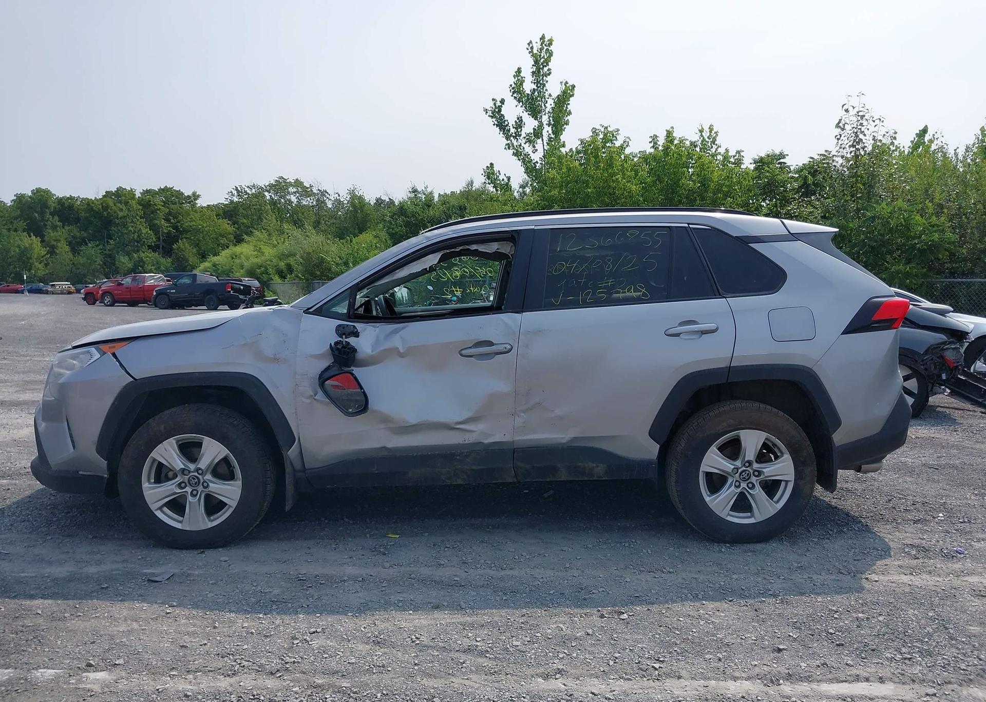 2020 TOYOTA RAV4 XLE
