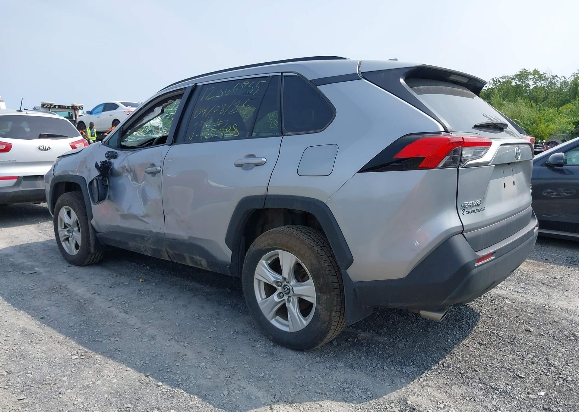 2020 TOYOTA RAV4 XLE