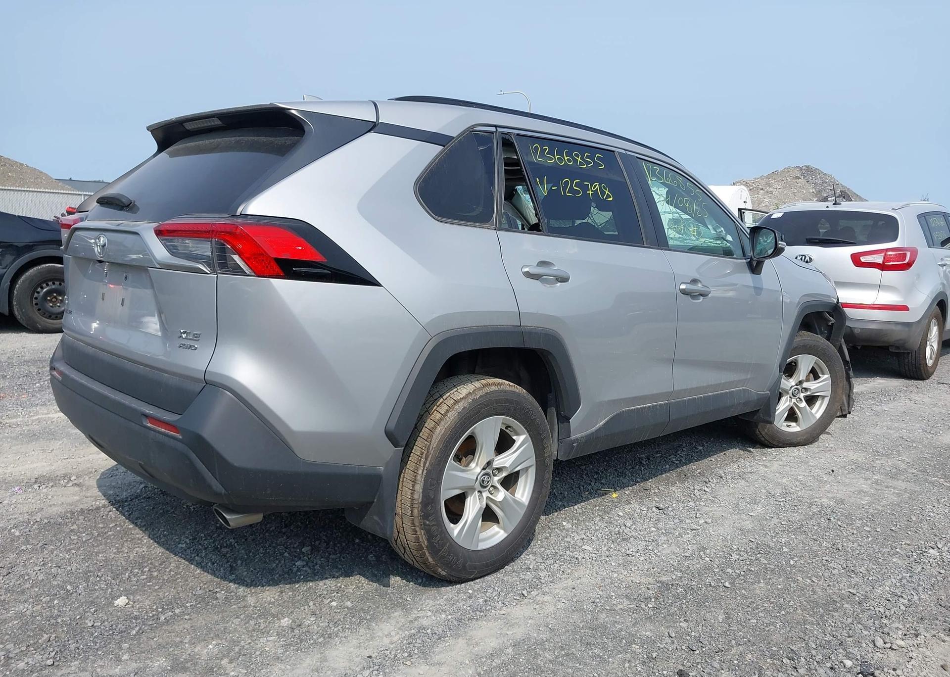 2020 TOYOTA RAV4 XLE
