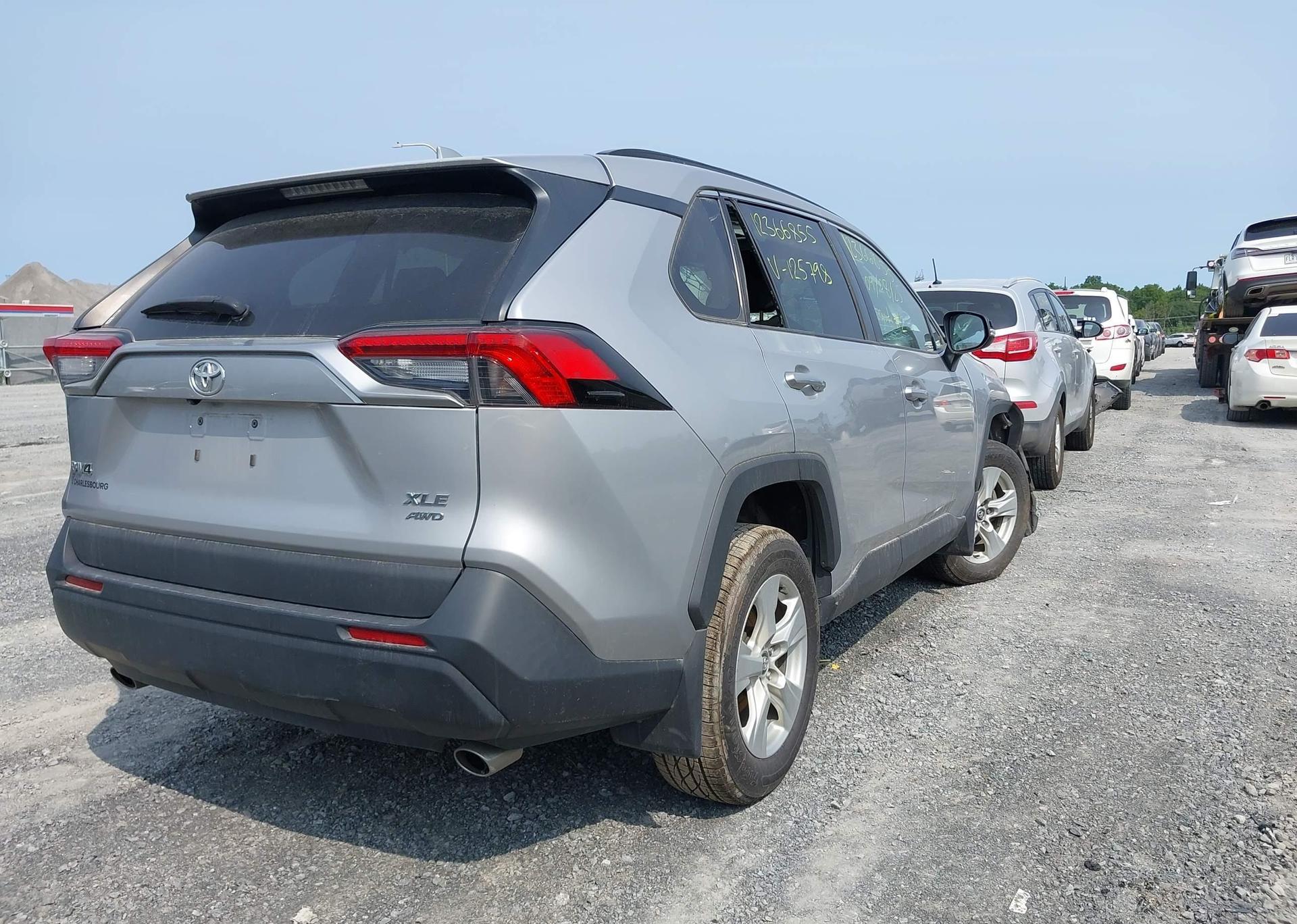 2020 TOYOTA RAV4 XLE