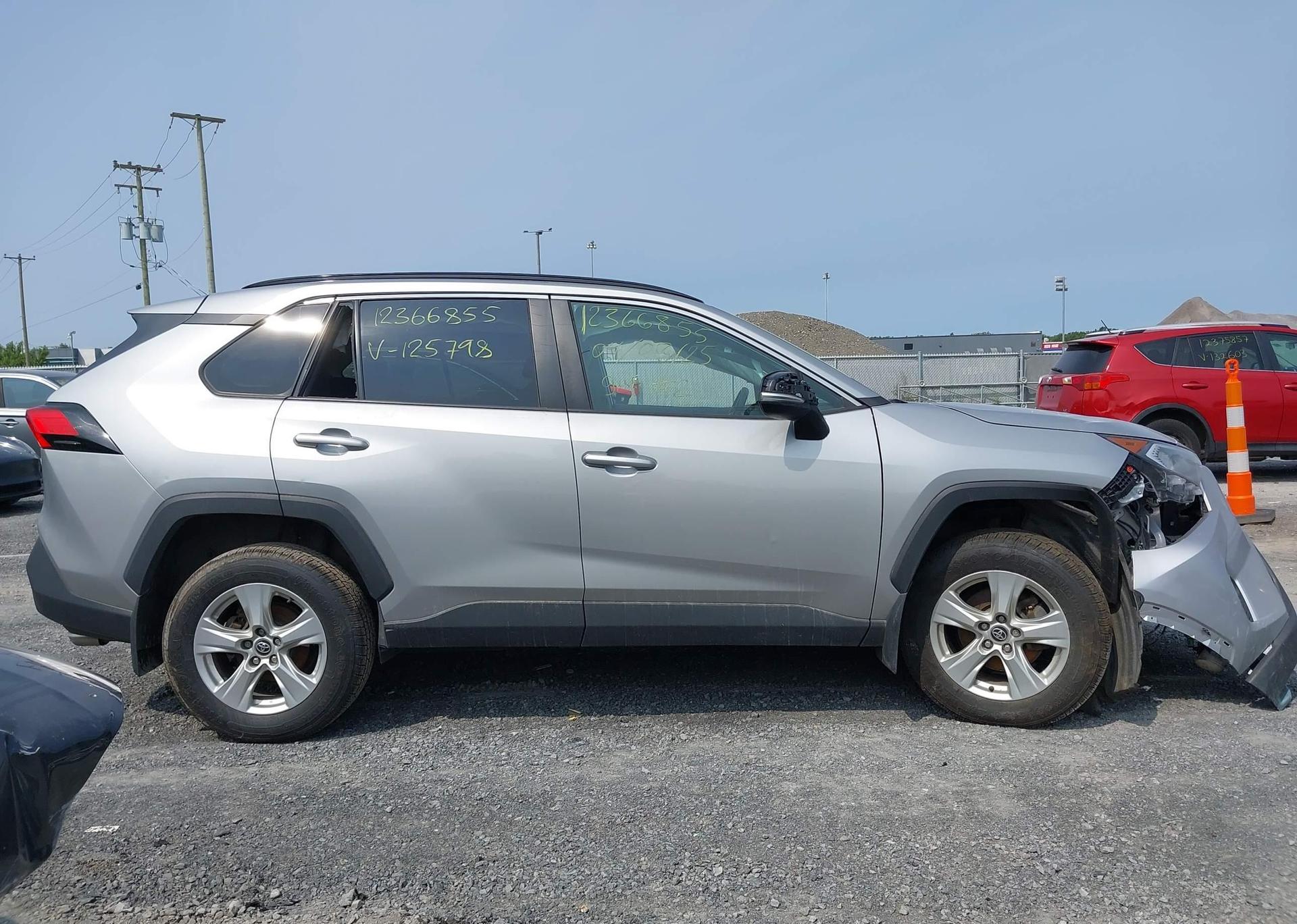 2020 TOYOTA RAV4 XLE