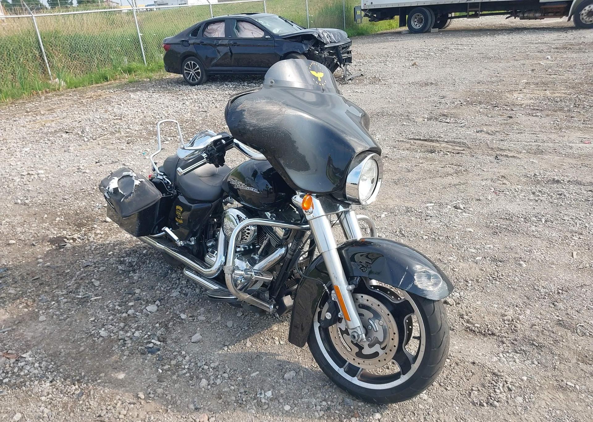 2011 HARLEY-DAVIDSON FLHX